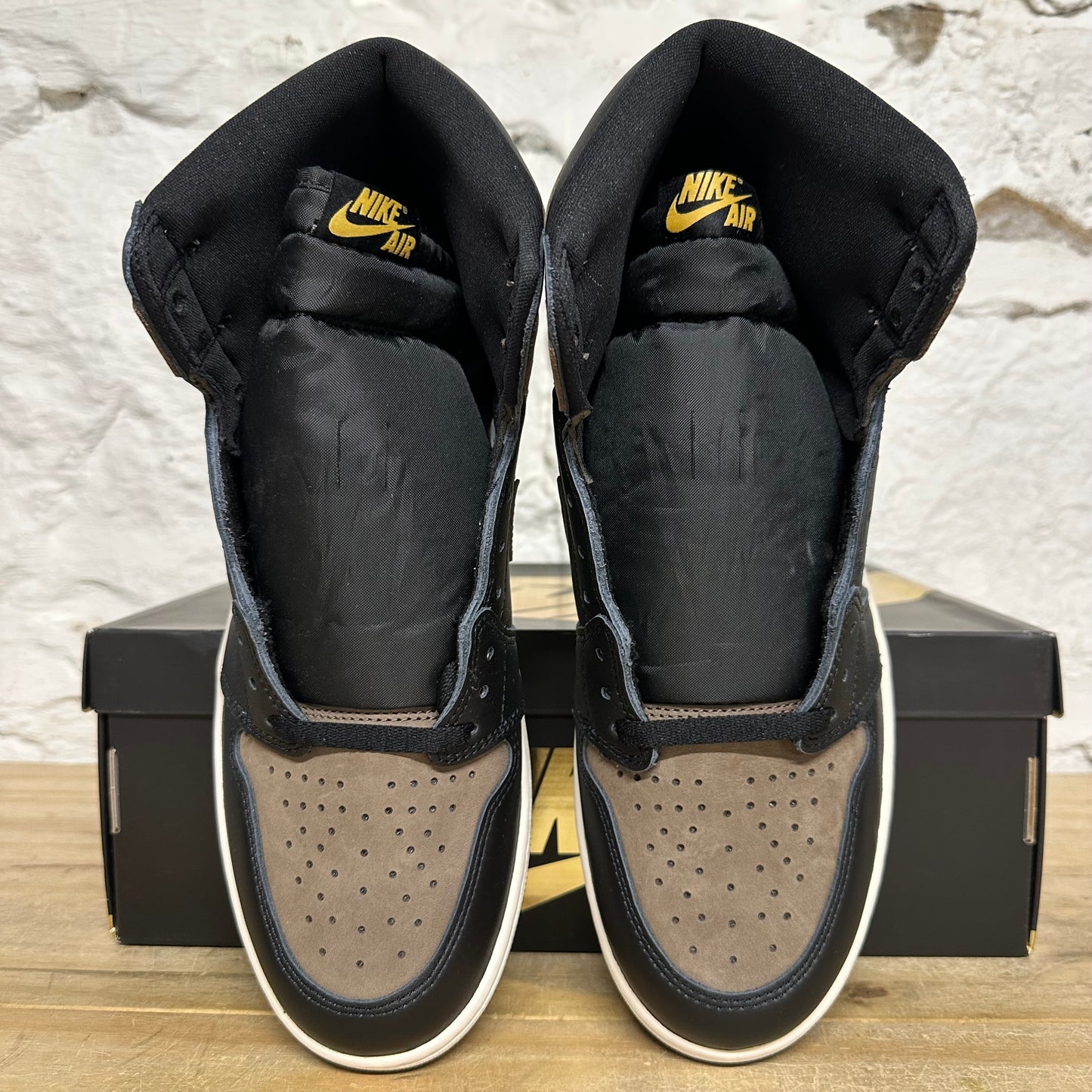 Air Jordan 1 High Palomino Sz 11 DS