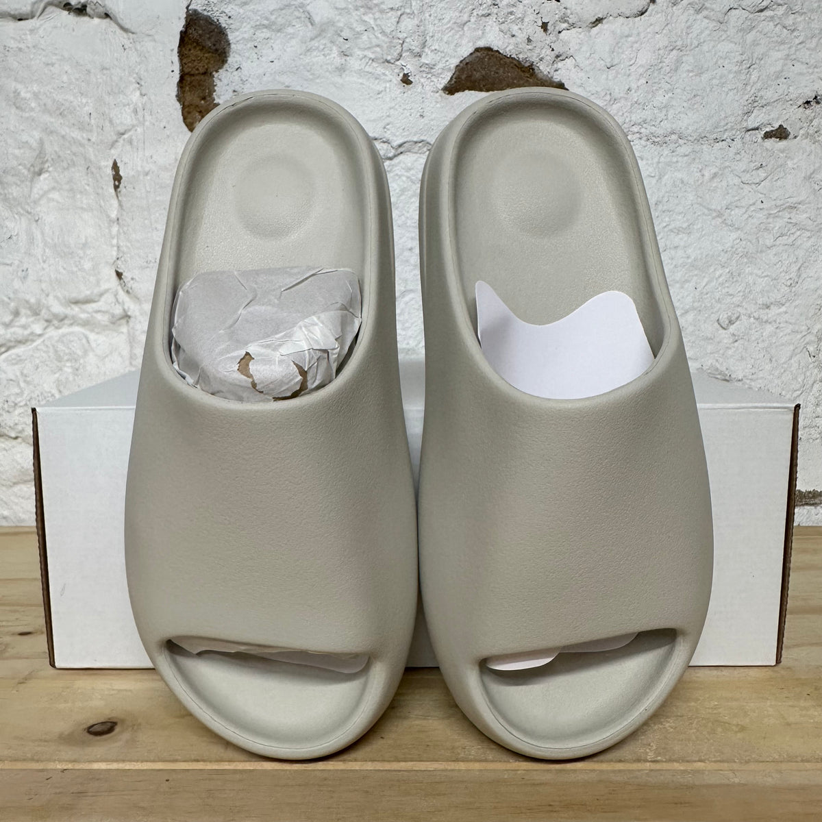 Yeezy Slide 01 Cream Sz 8 DS