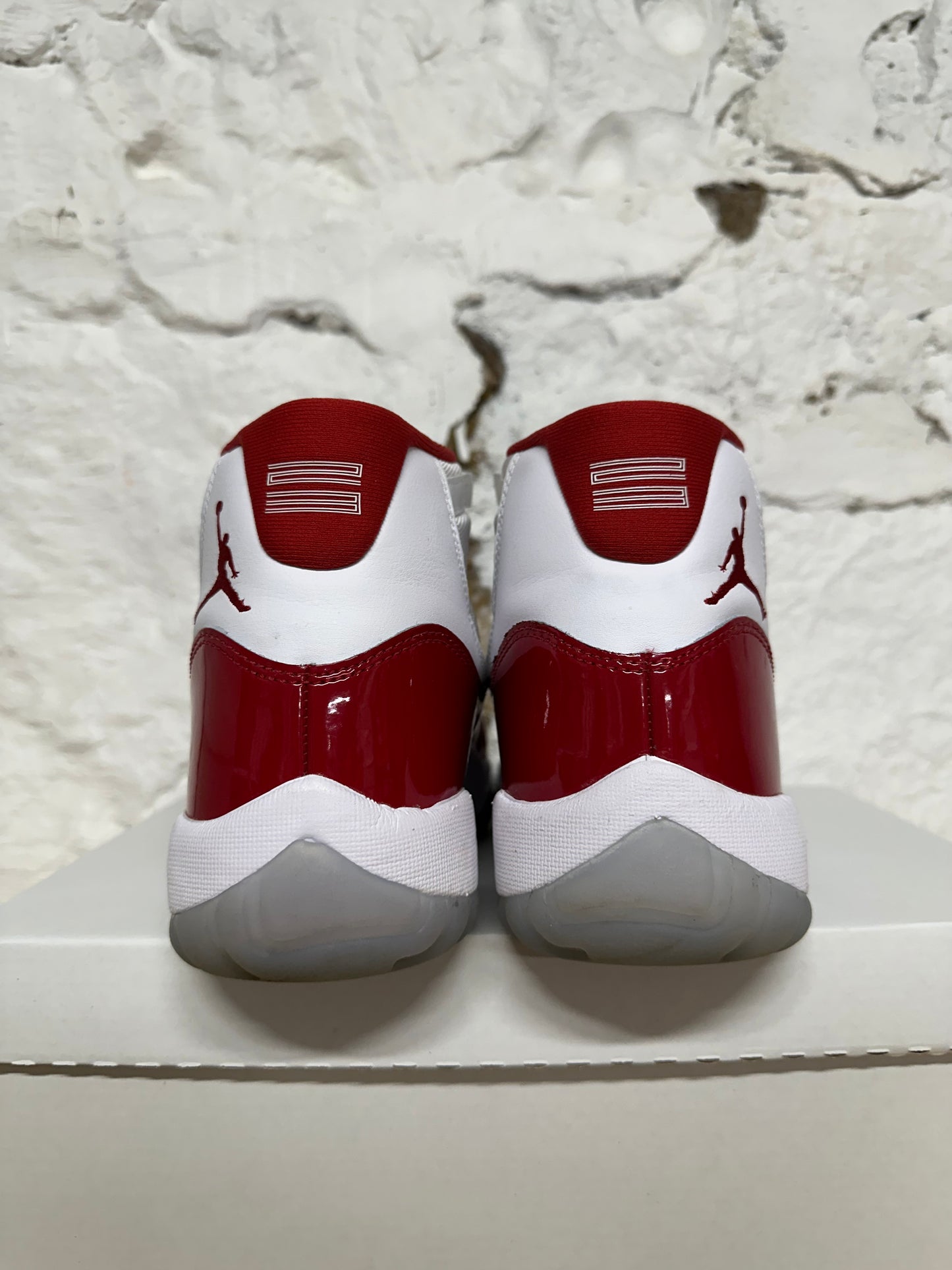 Air Jordan 11 Cherry Sz 9.5