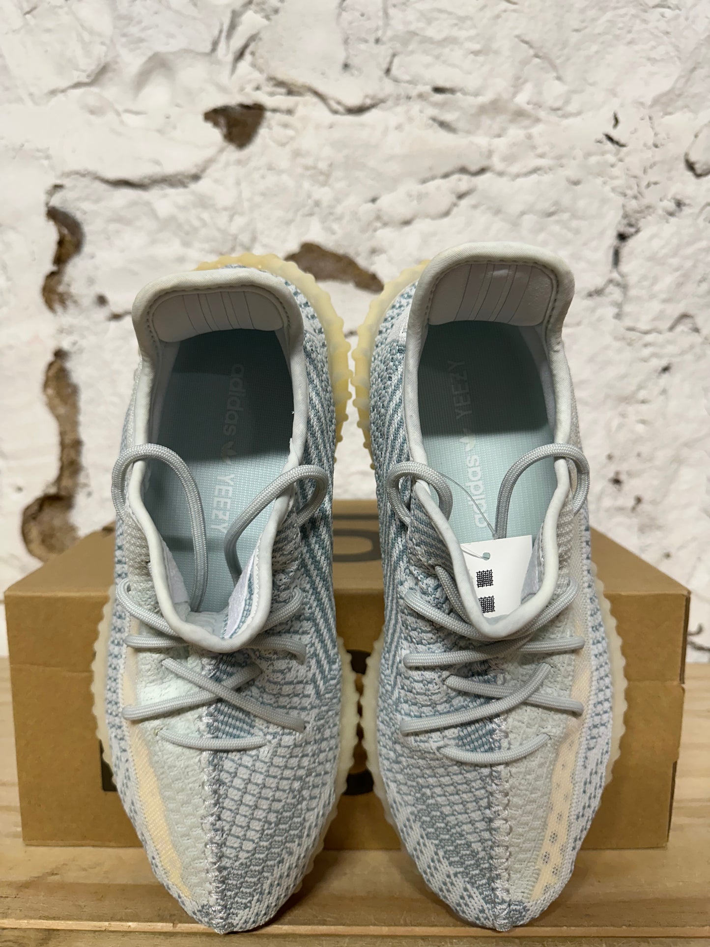 Yeezy 350 Cloud White Sz 9.5 DS