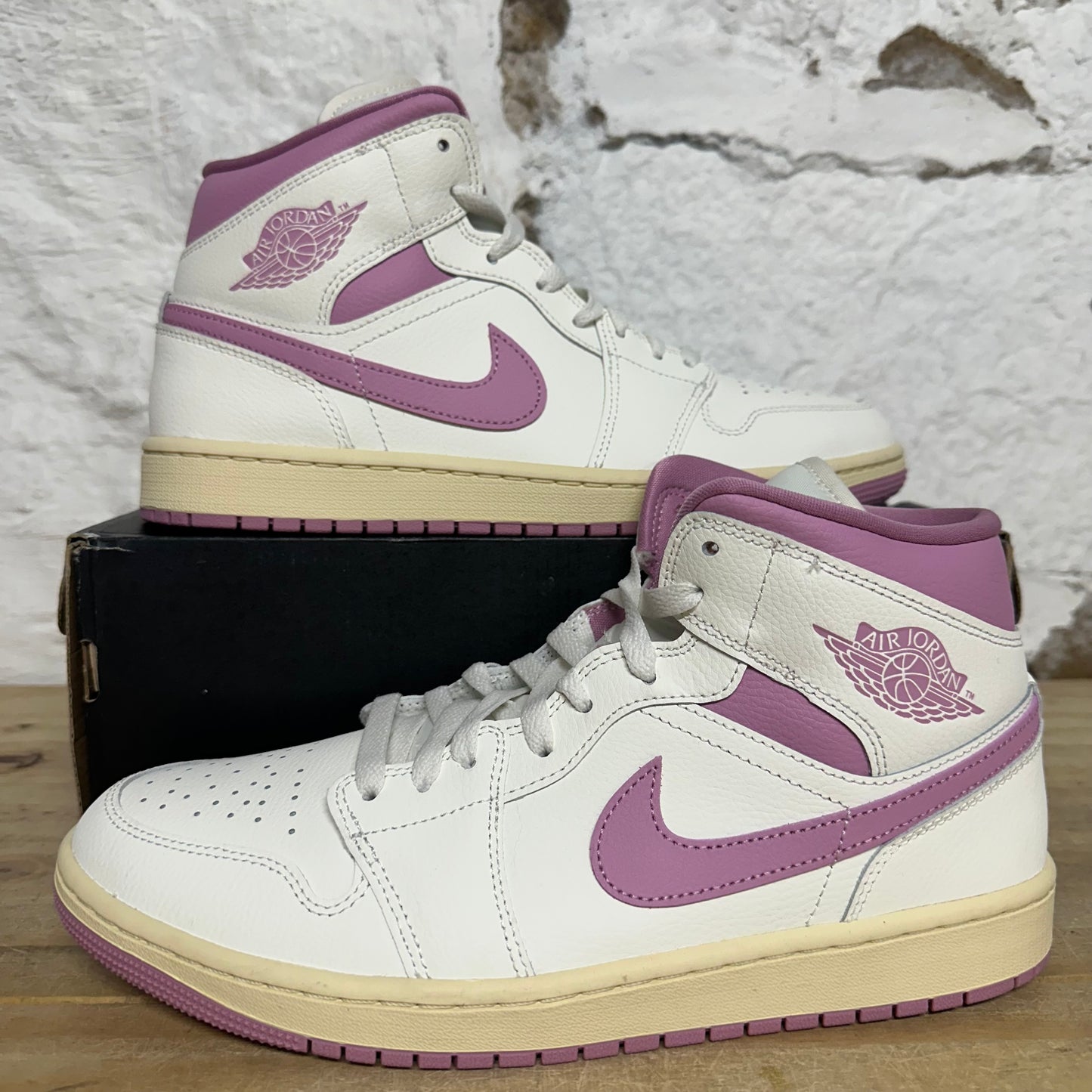 Air Jordan 1 Mid Sail Pink Coconut Milk Sz 9.5 (11W) DS