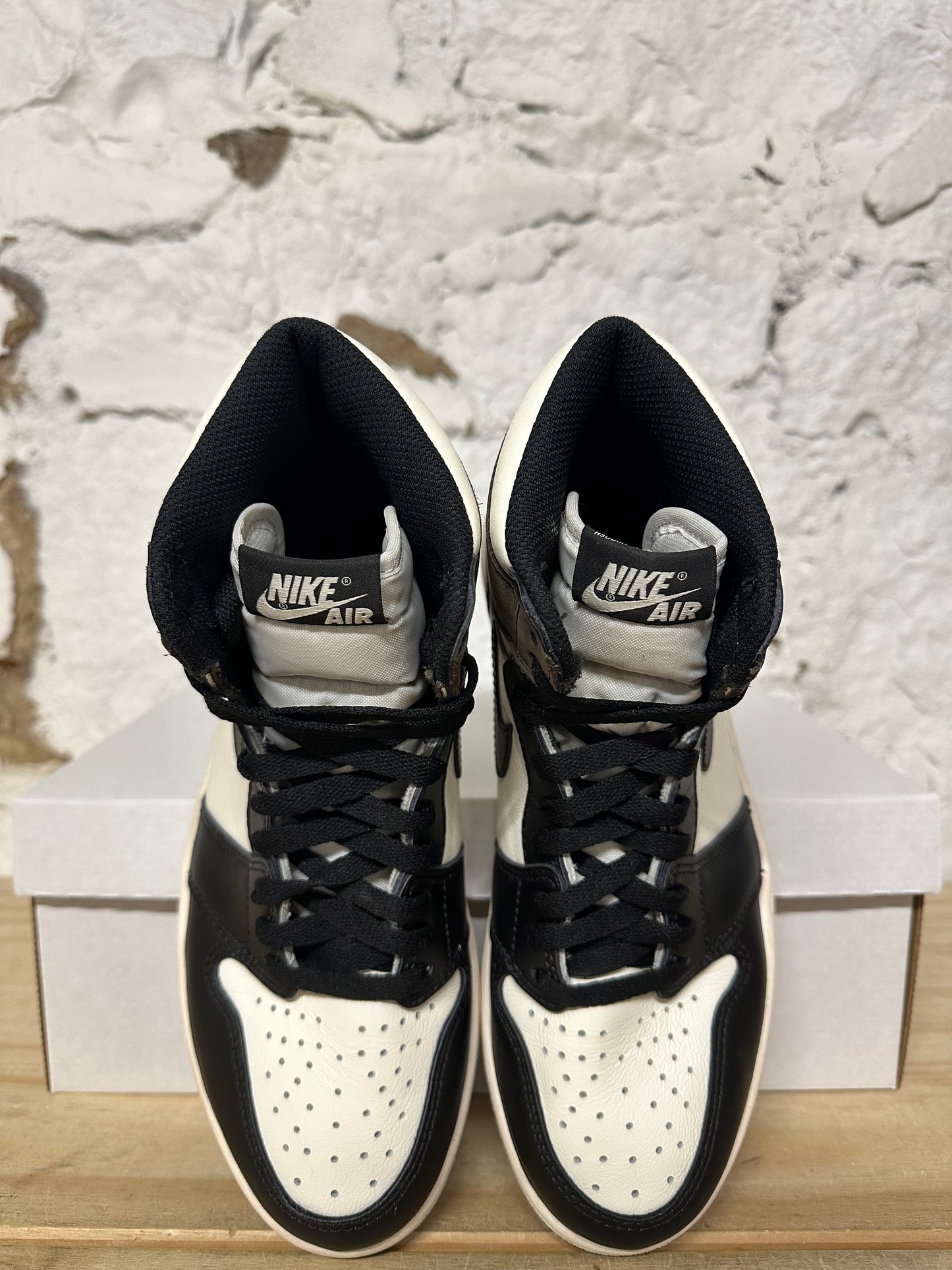 Air Jordan 1 Mocha Sz 8