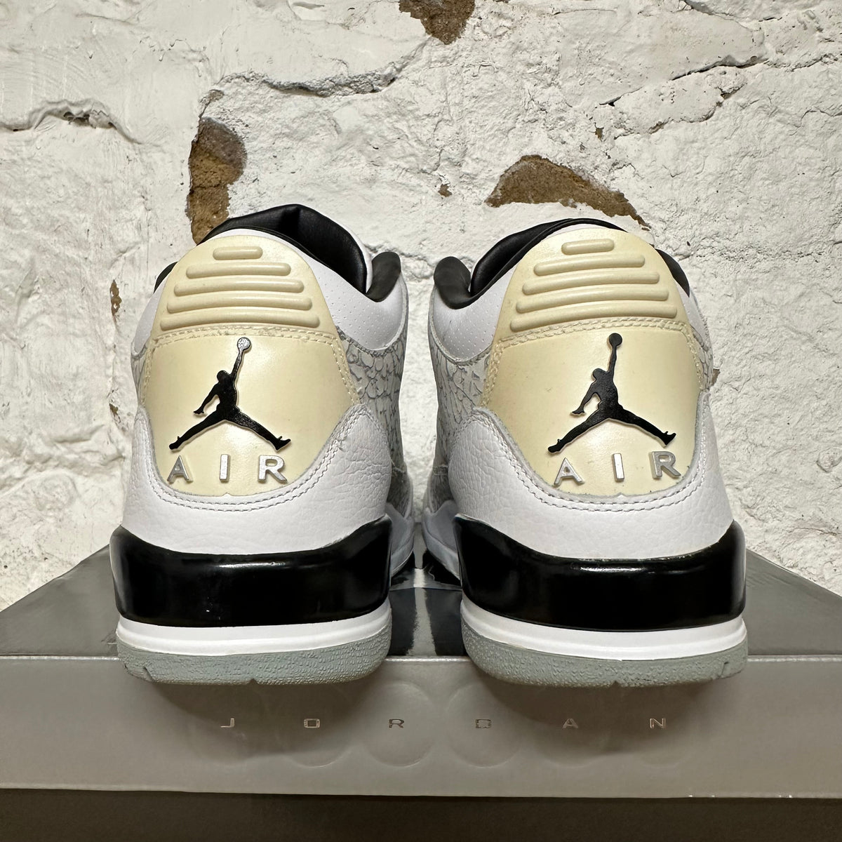 Air Jordan 3 White Flip Sz 10 DS