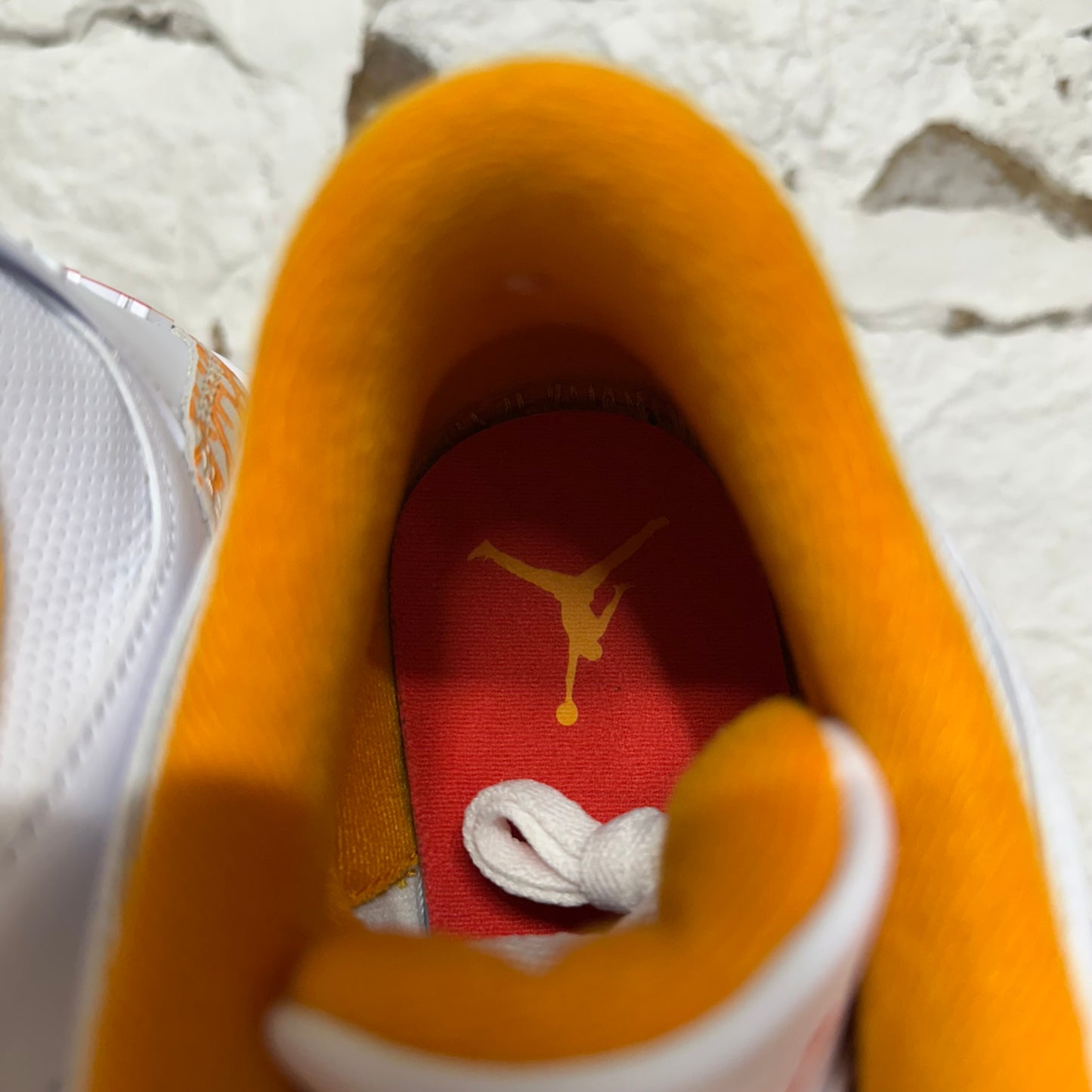 Air Jordan 3 Orange Citrus Sz 8.5 (10W)