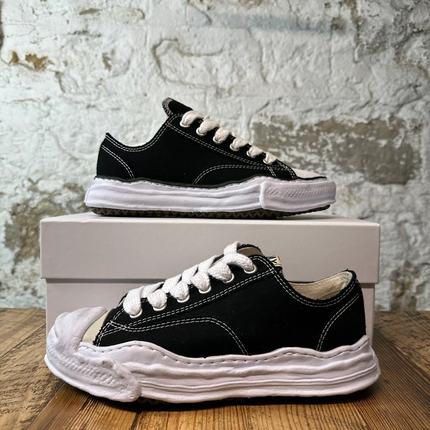 Maison Mihara Black White Sneaker Sz 8 (41) (Mismatched)