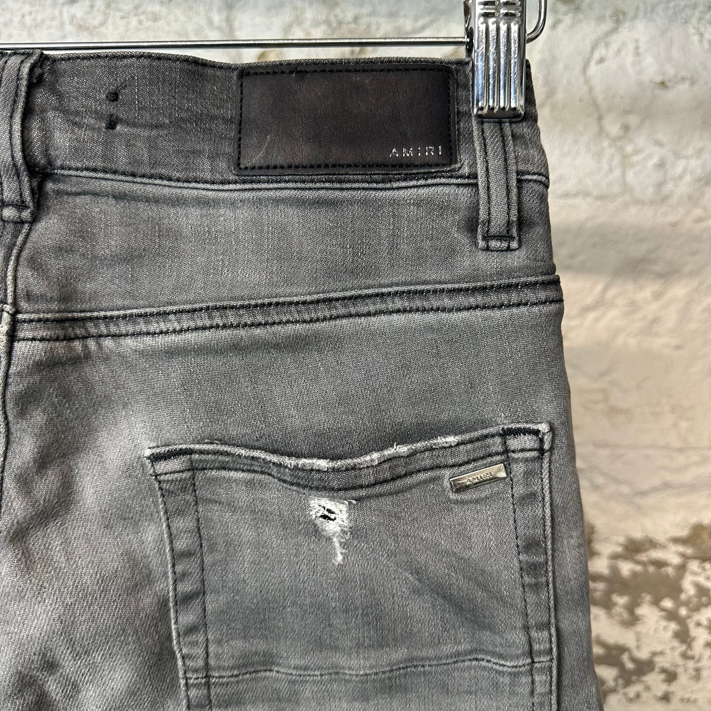Amiri Knee Rip Plain Gray Denim Jeans Sz 28