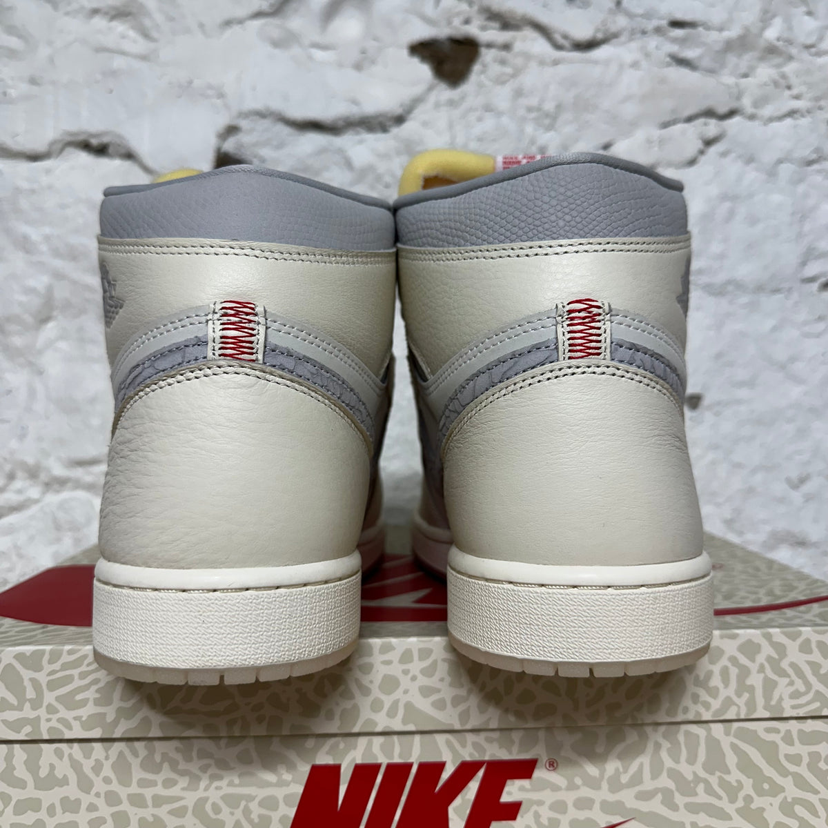 Air Jordan 1 High Sail University Red Sz 13 DS