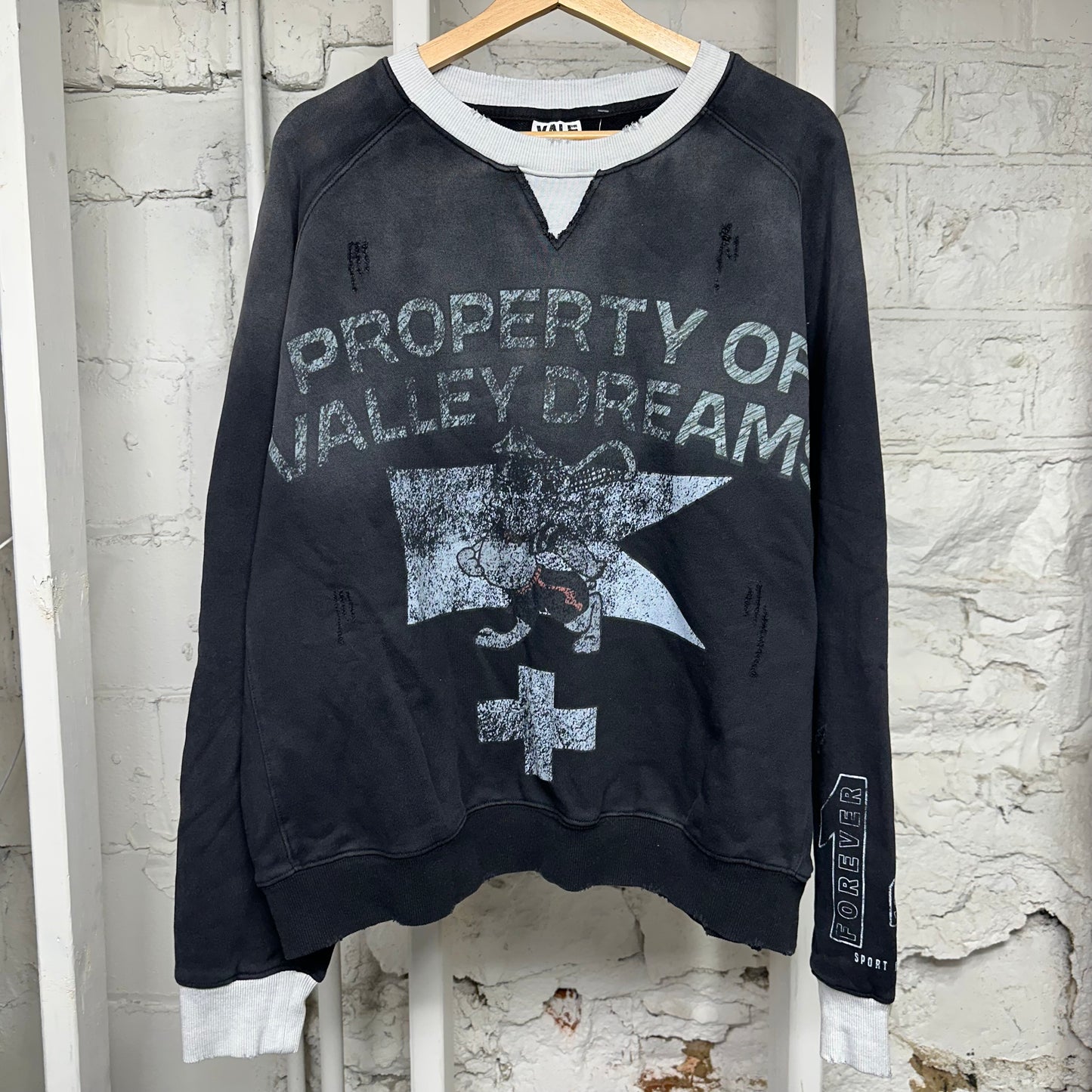 Vale Property Black Crewneck Sz XL DS