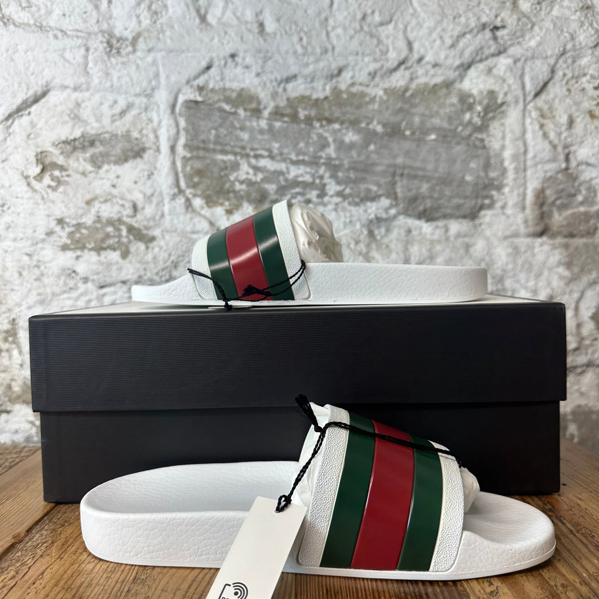Gucci Pursuit 72 Rubber Slide Sz 8 DS