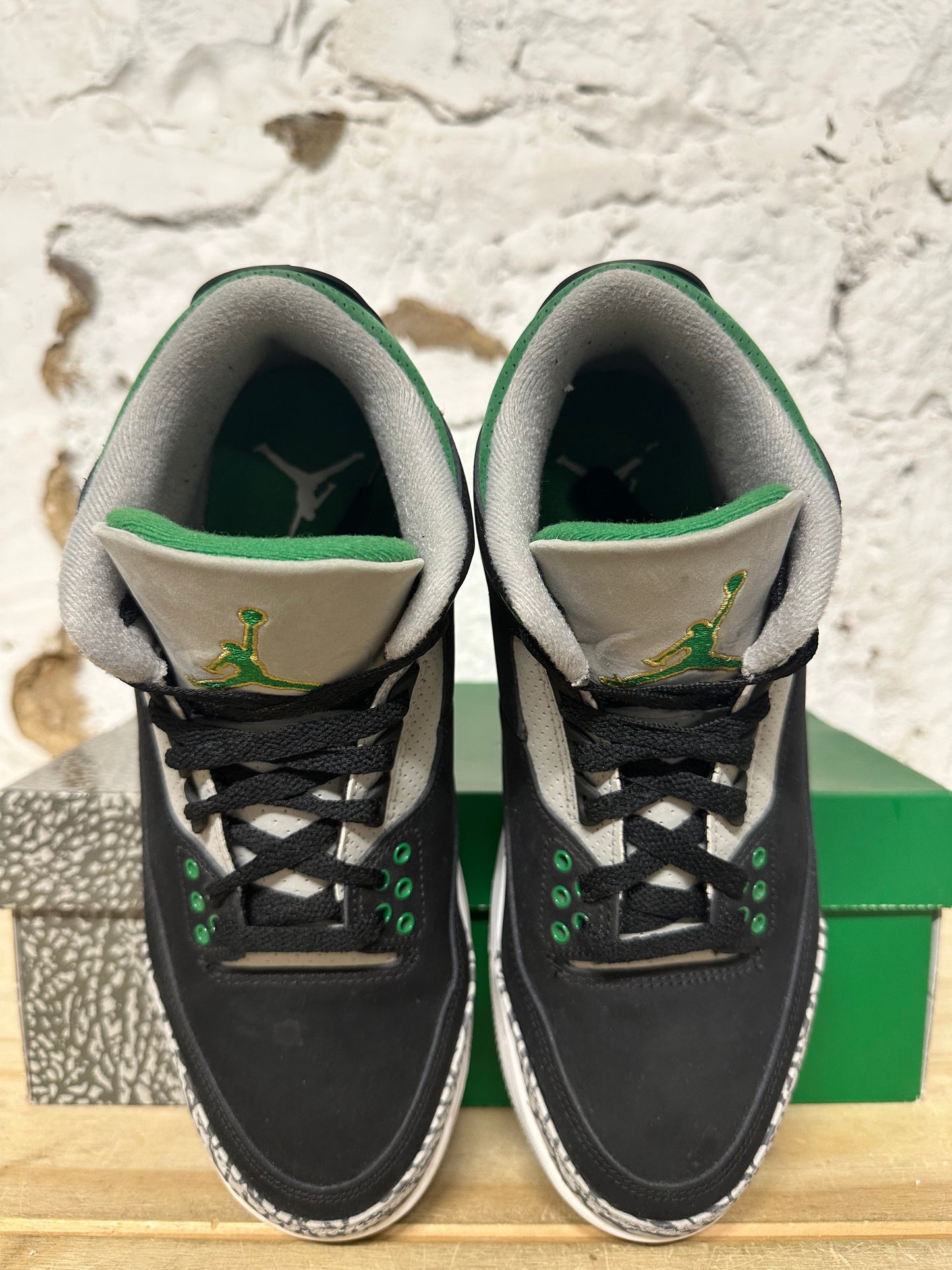 Air Jordan 3 Pine Green Sz 8