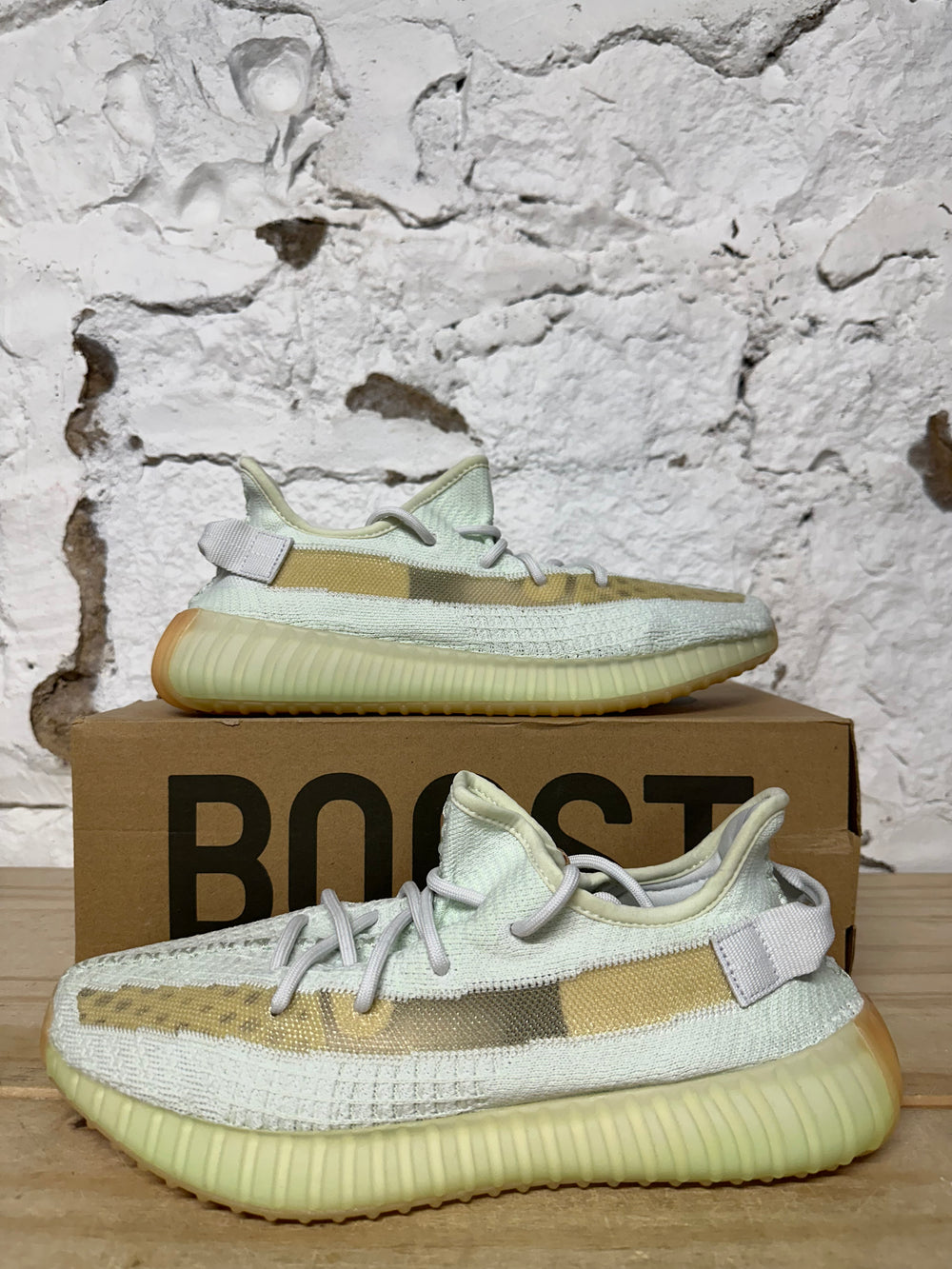 Yeezy 350 V2 Hyperspace Sz 10.5 DS