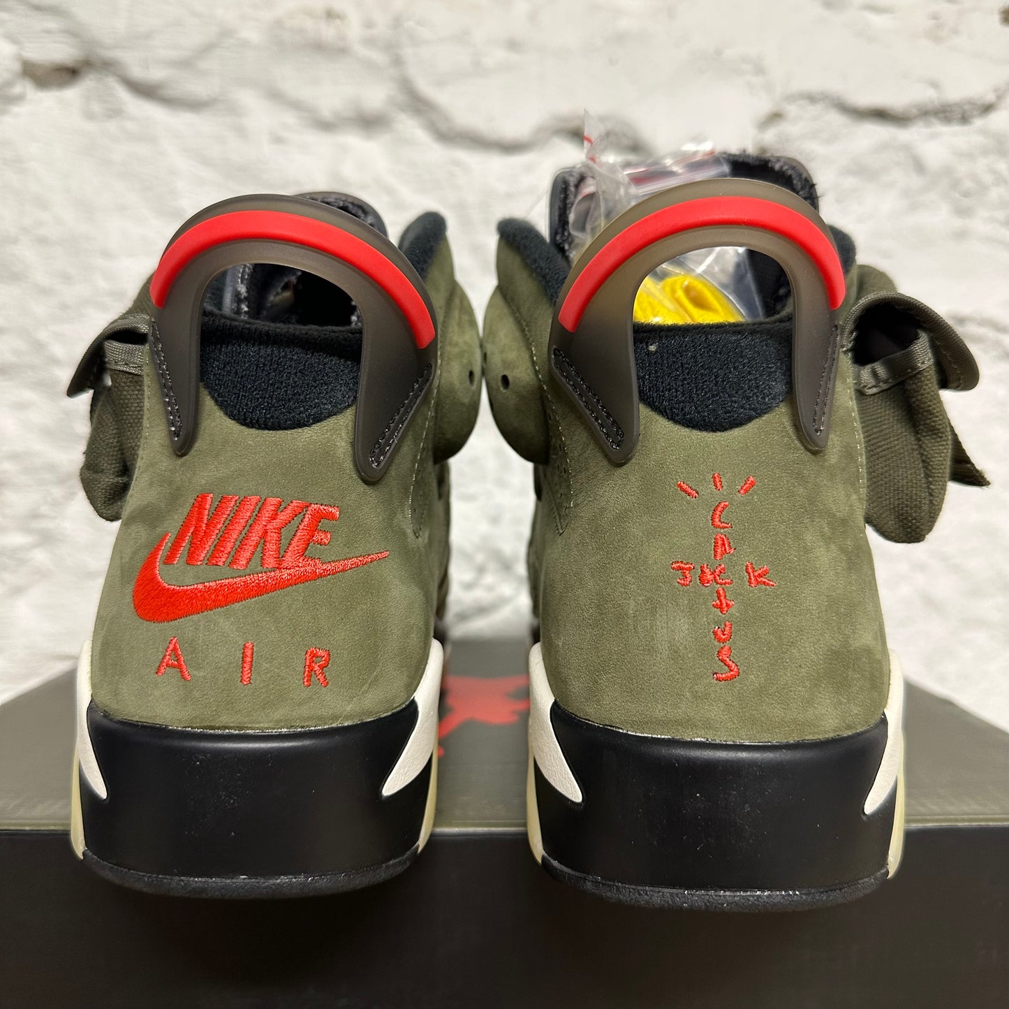 Air Jordan 6 Travis Scott Olive Sz 9 DS