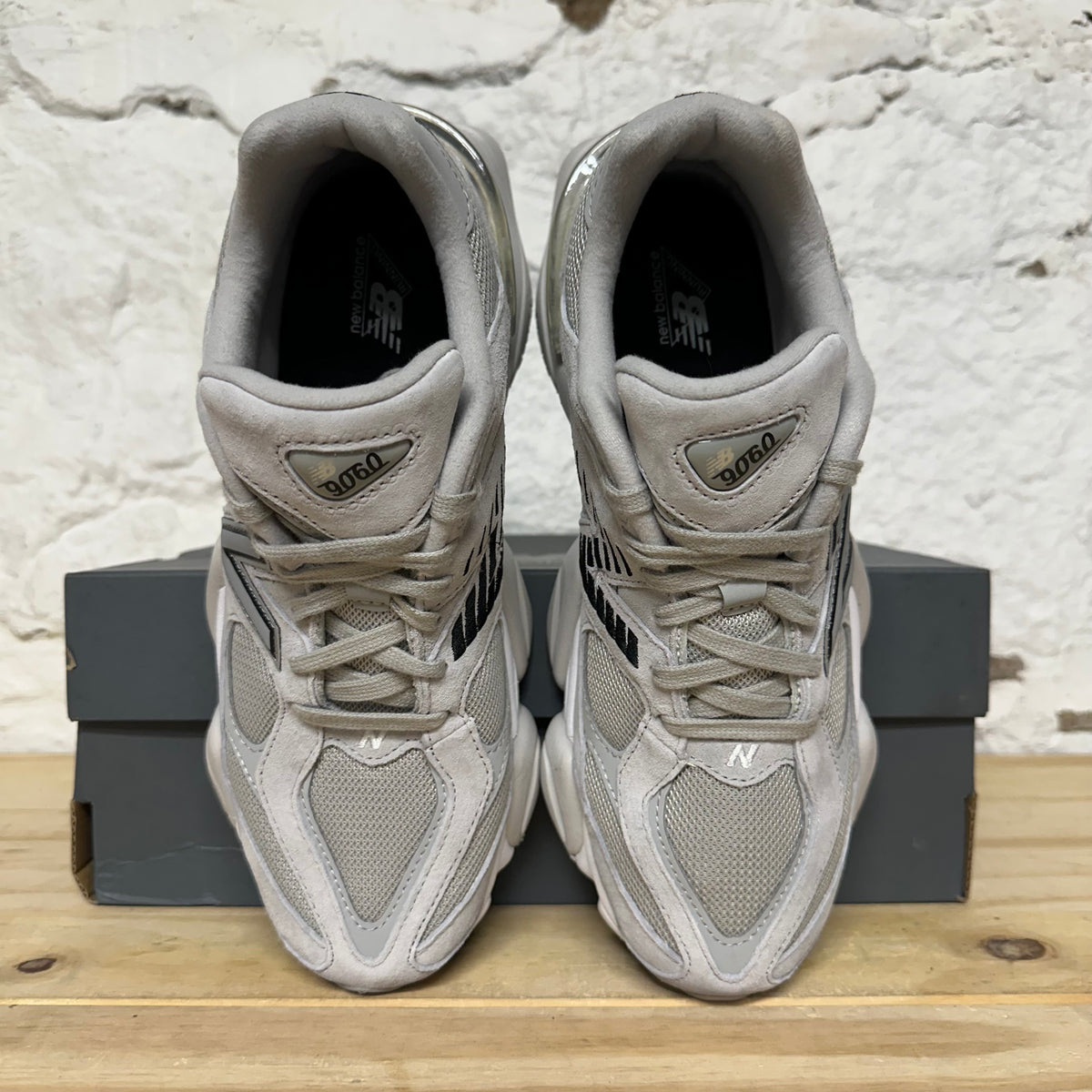New Balance 9060 Silver Metallic Grey Sz 8.5