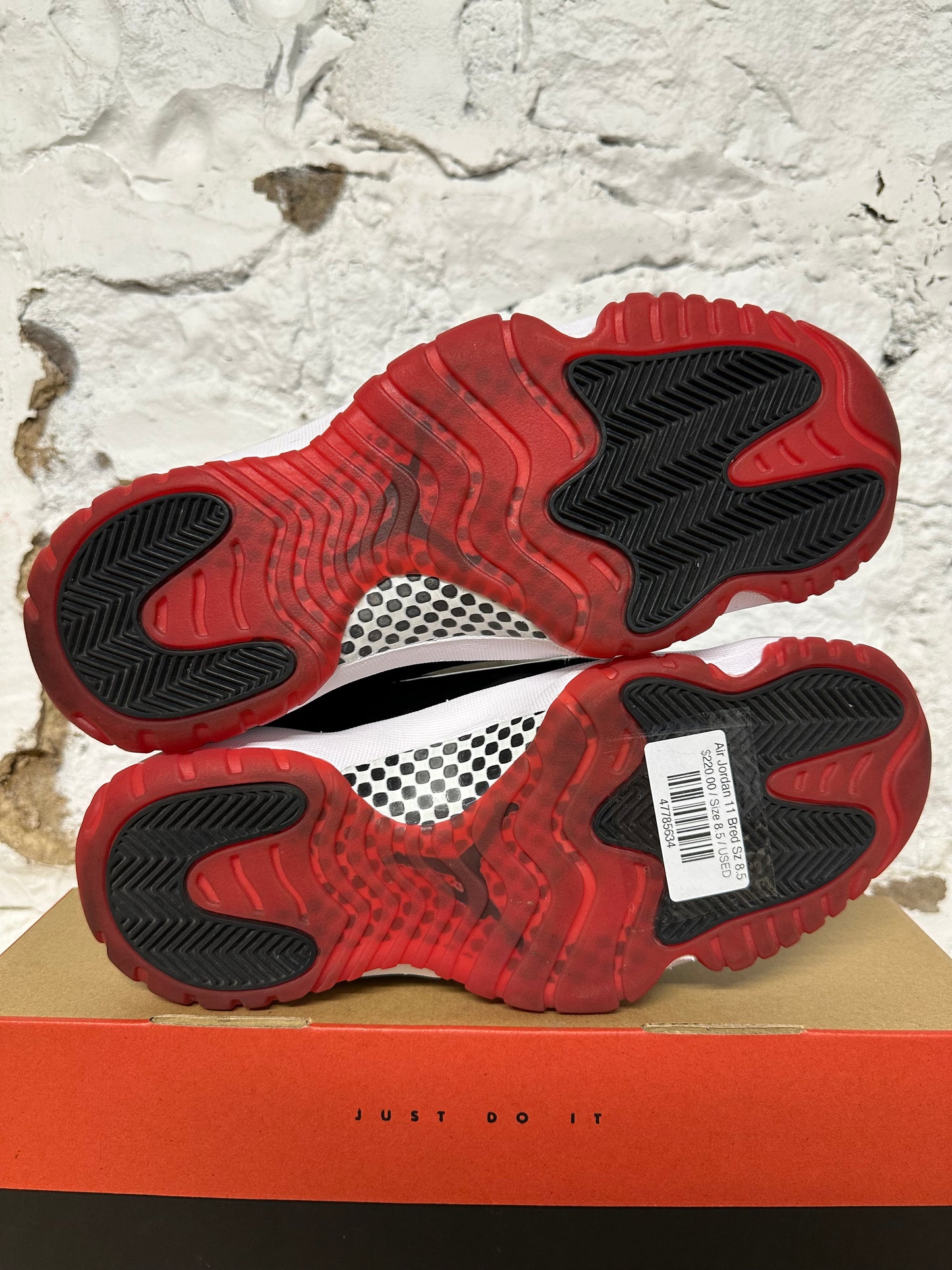 Air Jordan 11 Bred Sz 8.5