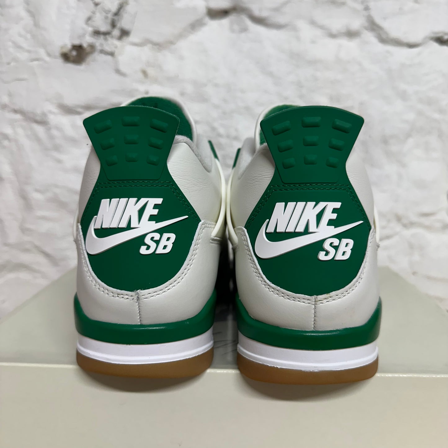 Air Jordan 4 SB Pine Green Sz 9
