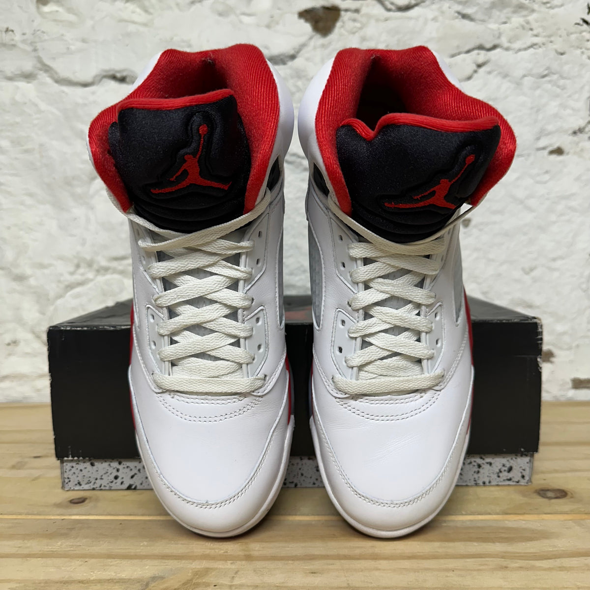 Air Jordan 5 Fire Red Black Tongue (2025) Sz 9.5