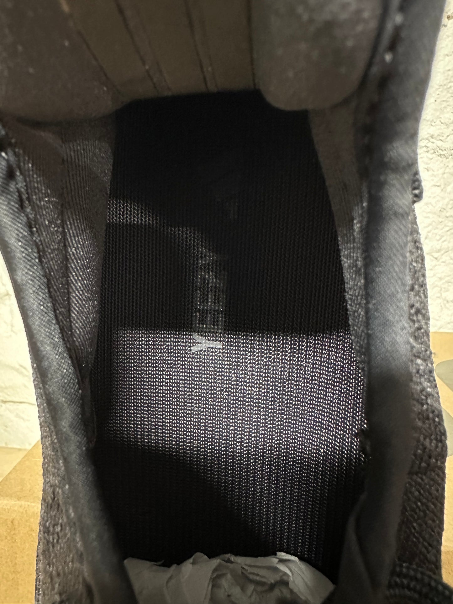 Yeezy 350 Onyx Sz 11 DS