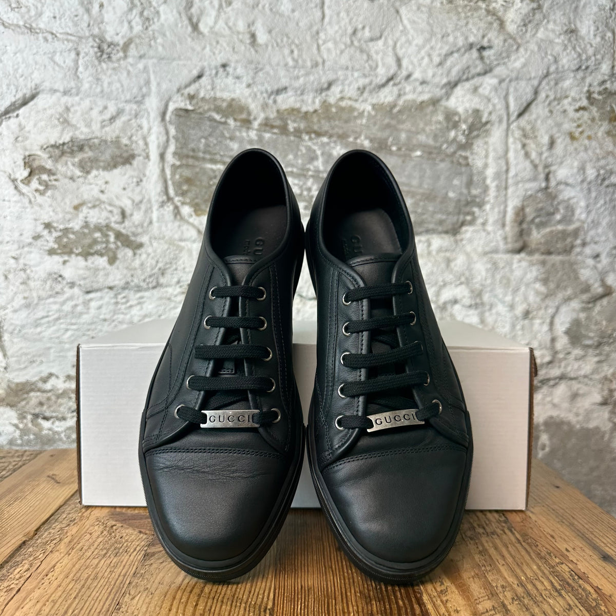 Louis Vuitton Black White Trainer Sneaker Sz 9.5 (8LV)