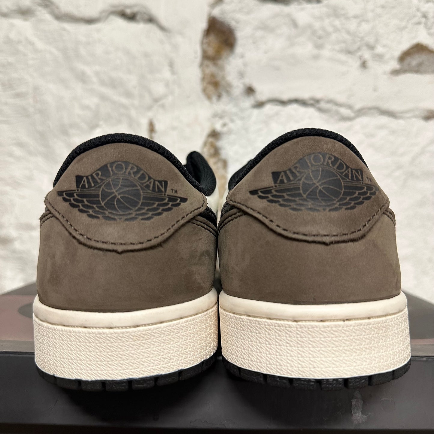 Air Jordan 1 Low Mocha Sz 8.5
