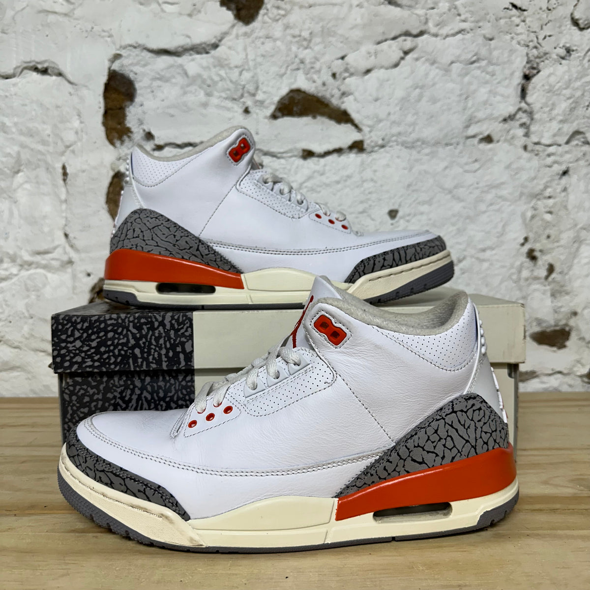 Air Jordan 3 Georgia Peach Sz 9.5 (11W)