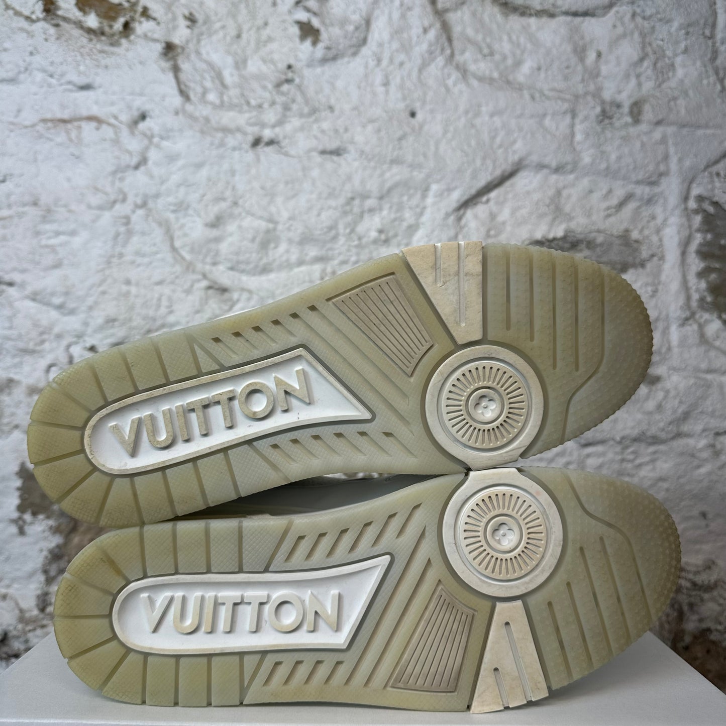 Louis Vuitton White Trainer Sneaker Sz 8.5 (7LV) No Box