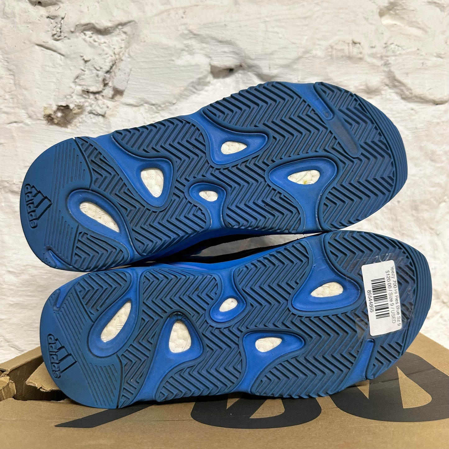 Yeezy 700 Hi Res Blue Sz 9