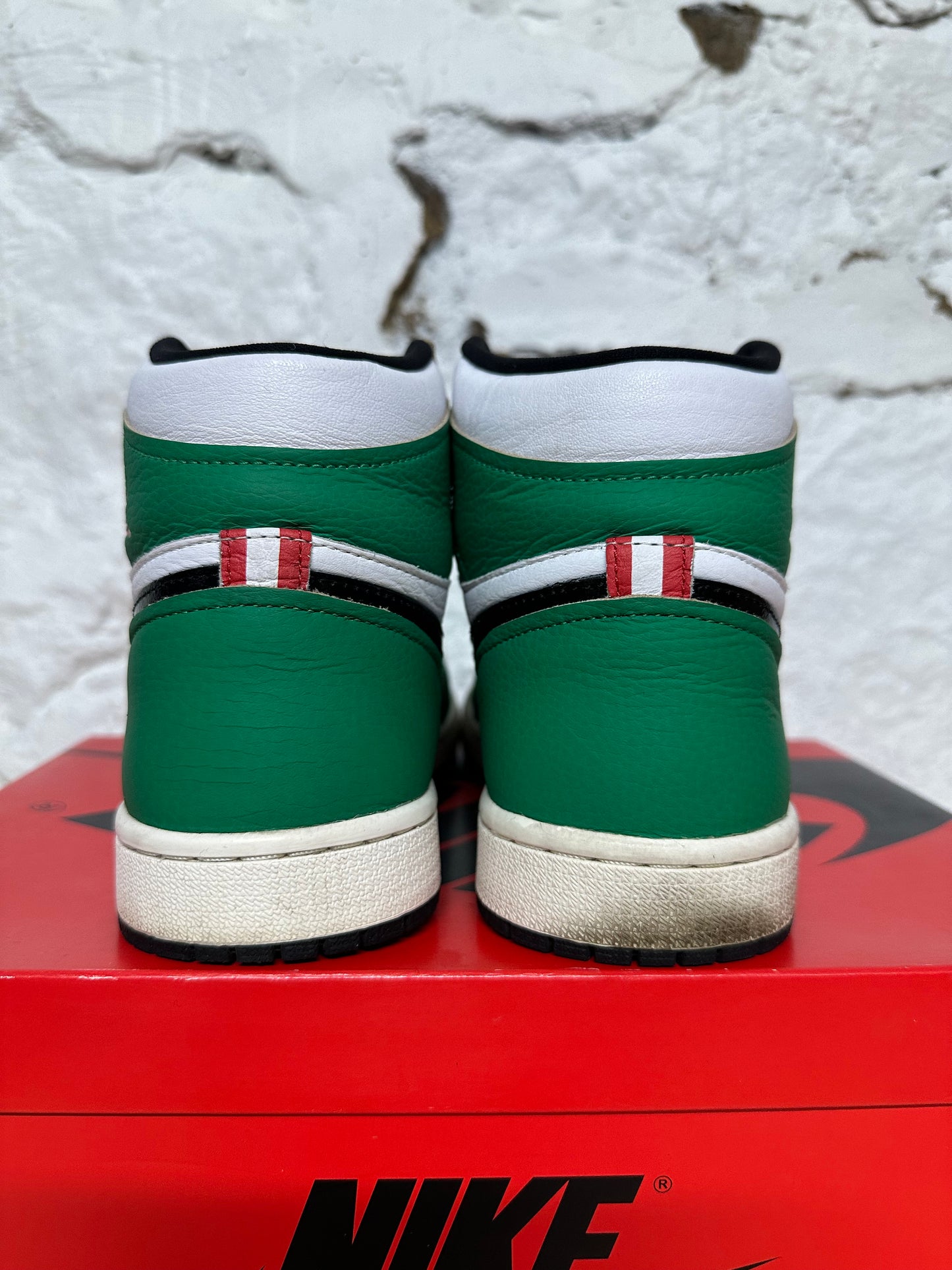 Air Jordan 1 High Lucky Green Sz 7 (8.5W)