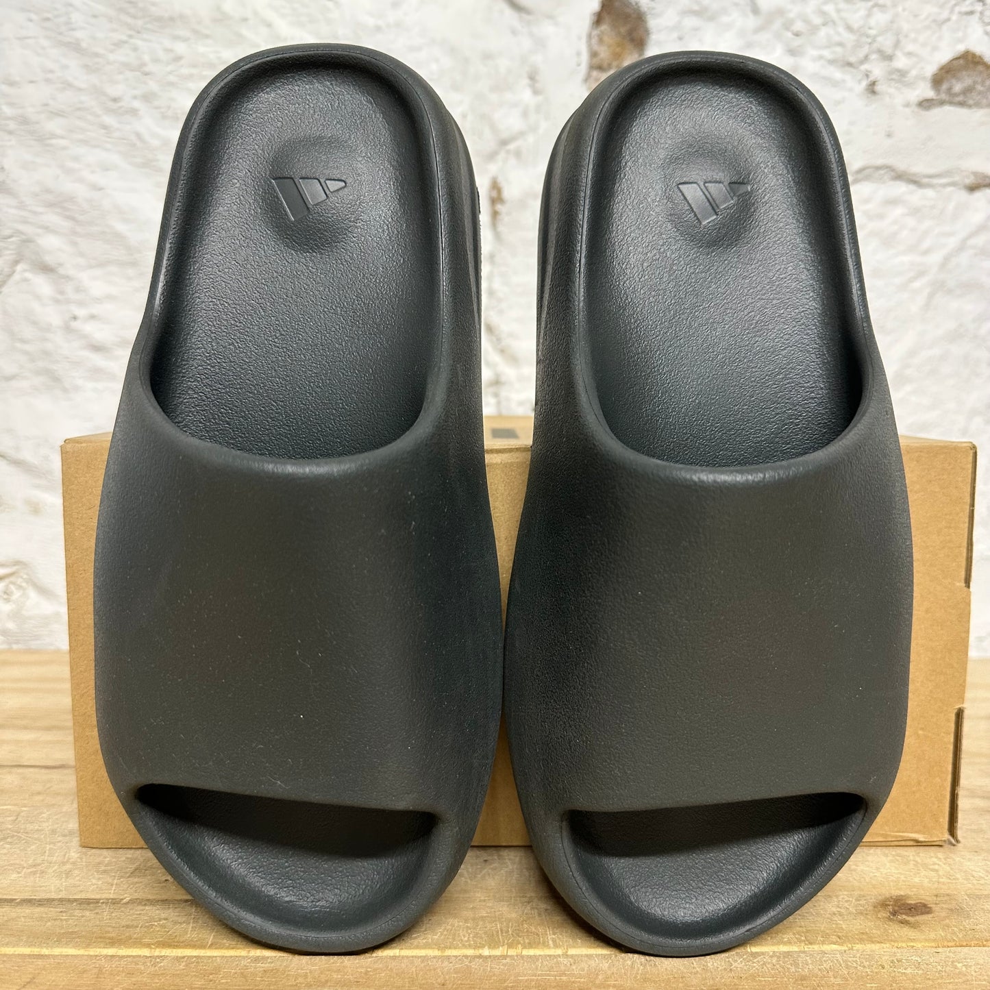 Yeezy Slide Dark Onyx Sz 7