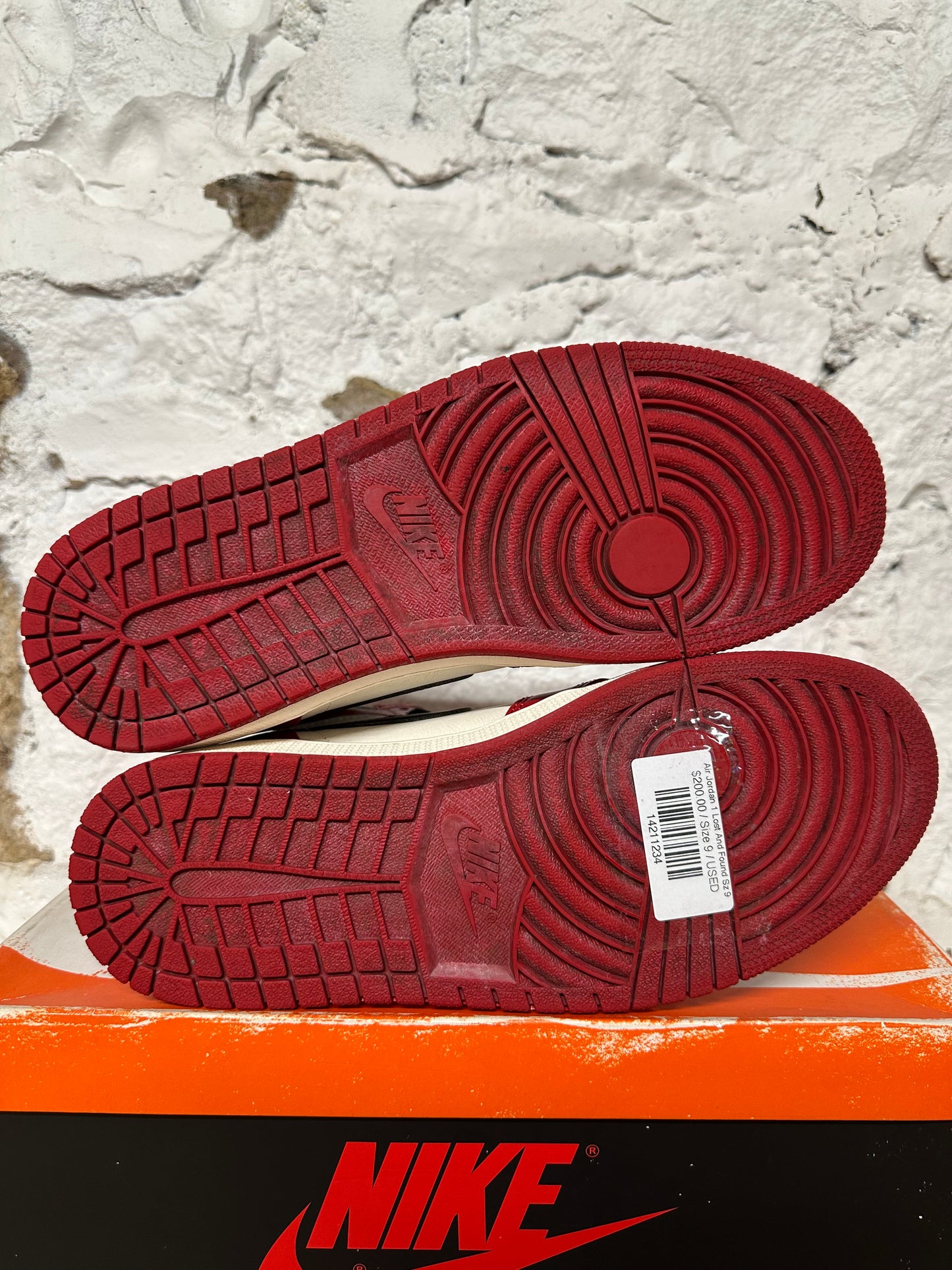 Air Jordan 1 Lost And Found Sz 9