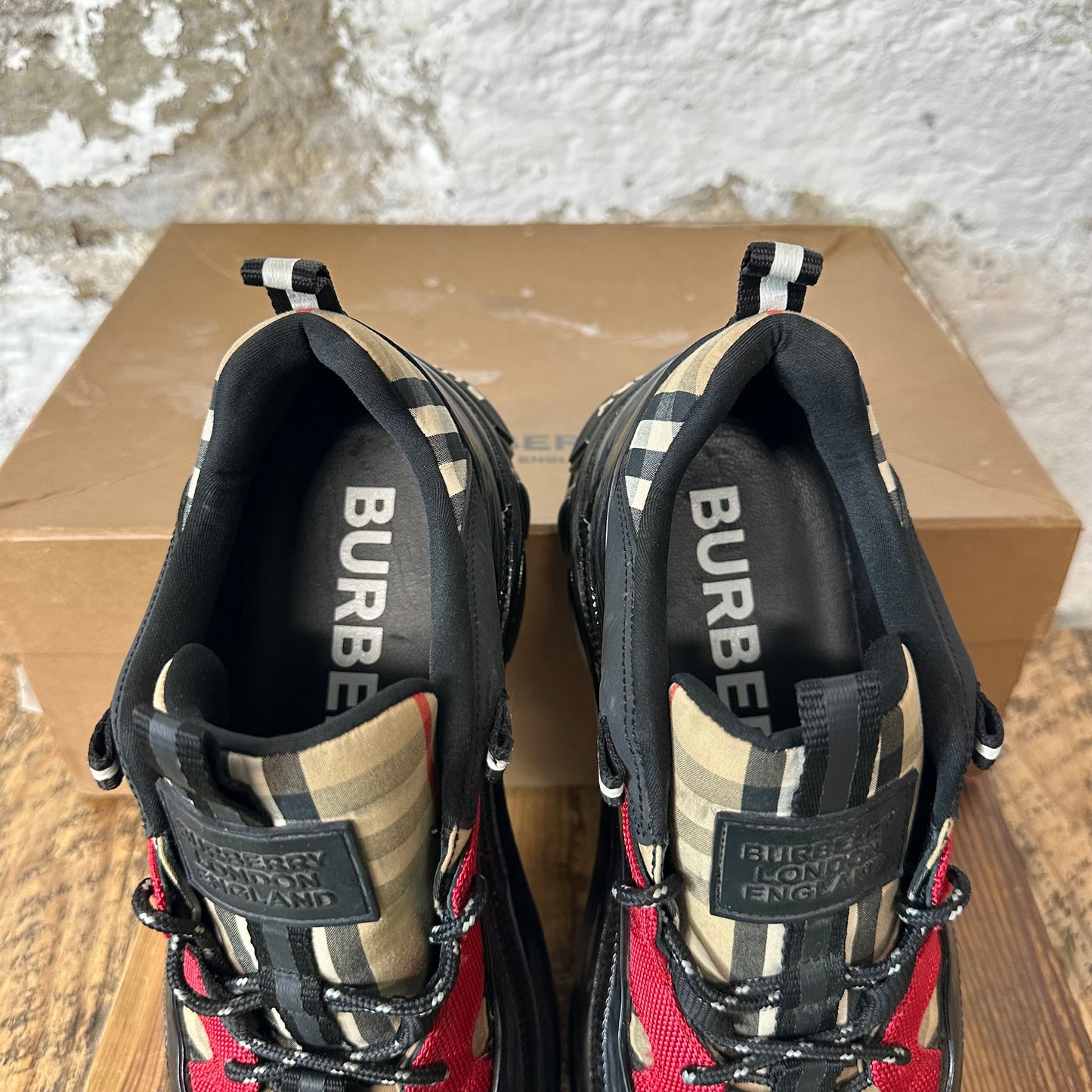 Burberry Arthur Tan Plaid Red Black Sneaker Sz 7 (40)