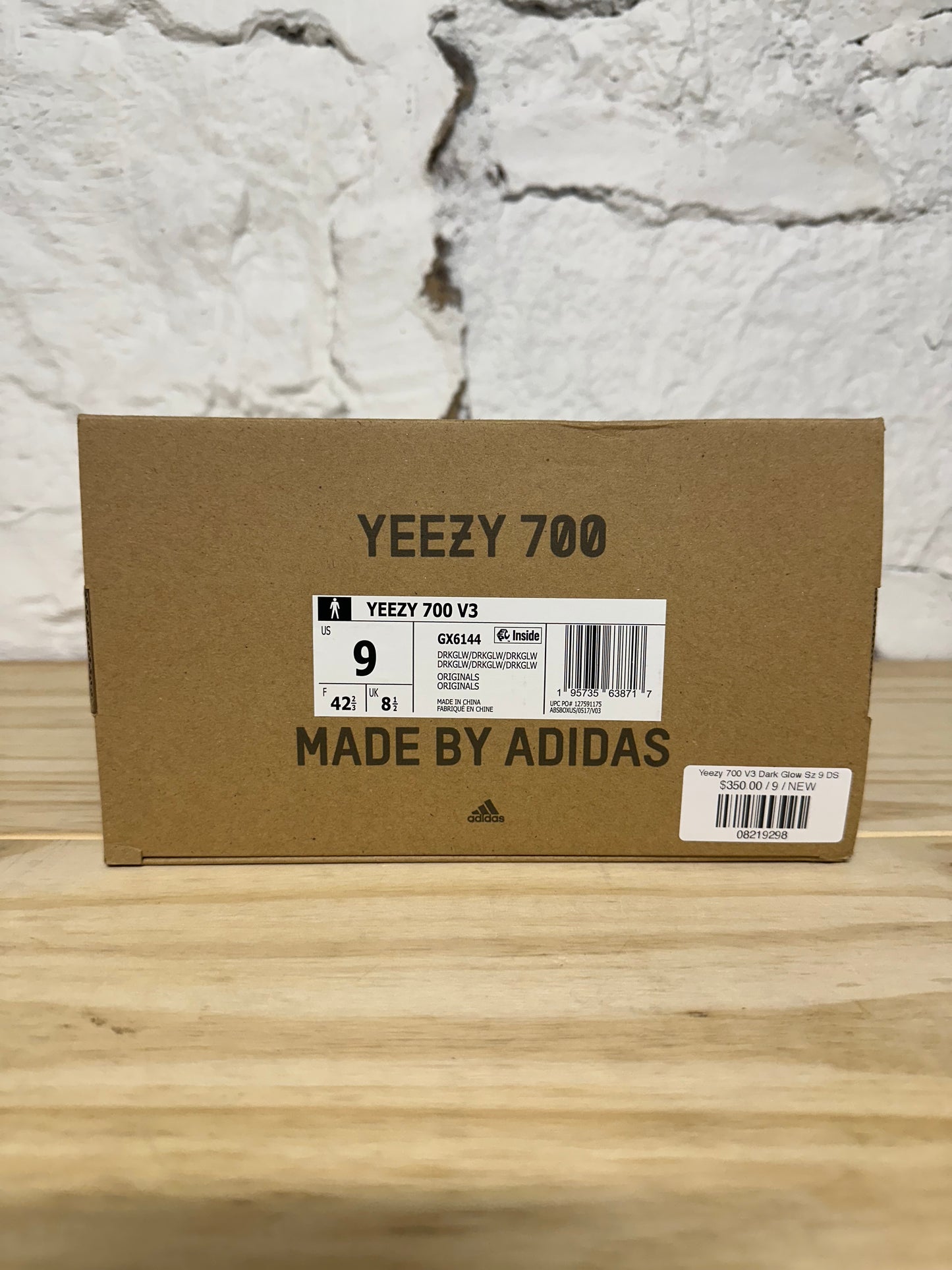 Yeezy 700 V3 Dark Glow Sz 9 DS