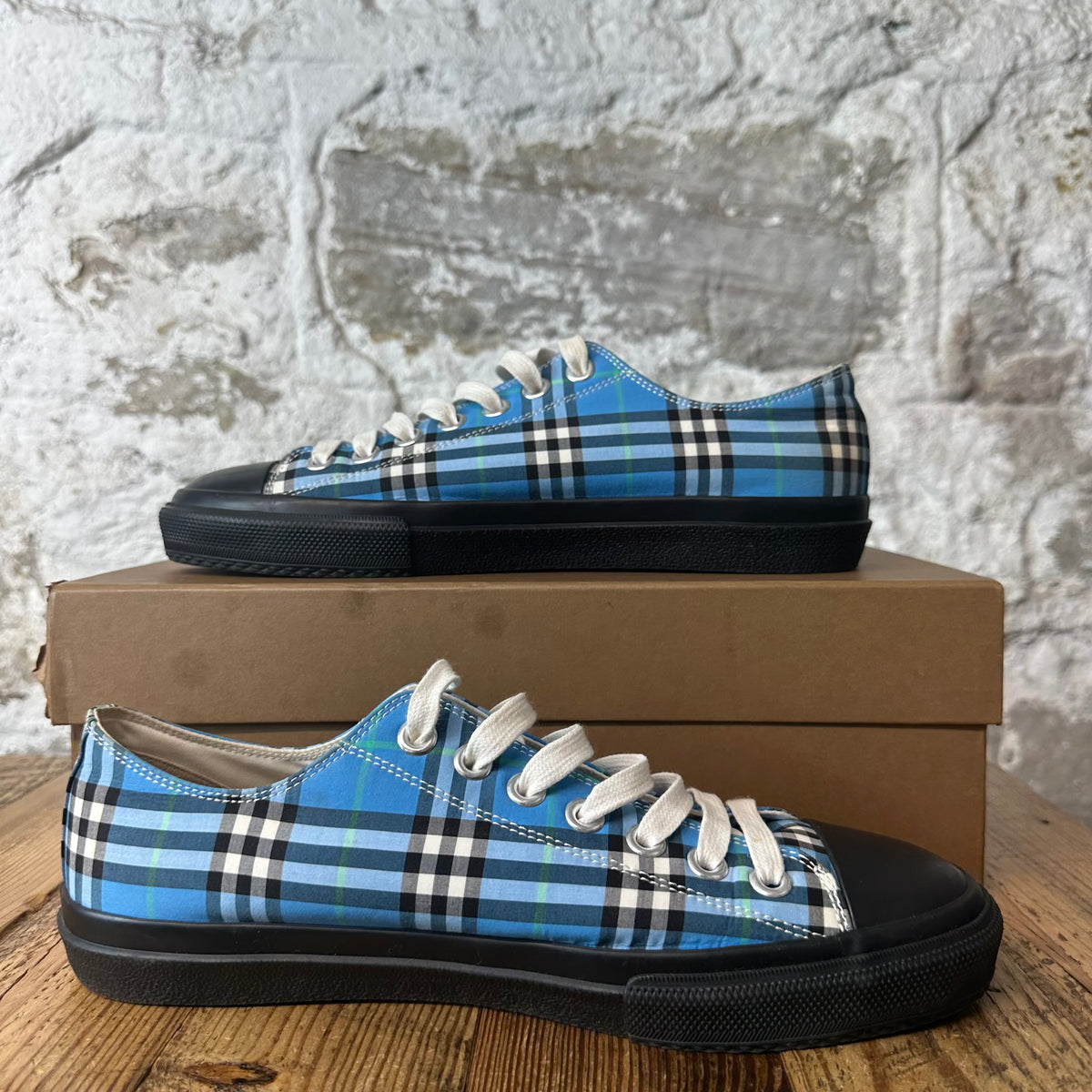 Burberry Larkhall Spellout Blue Plaid Sneaker Sz 9.5 (42.5)