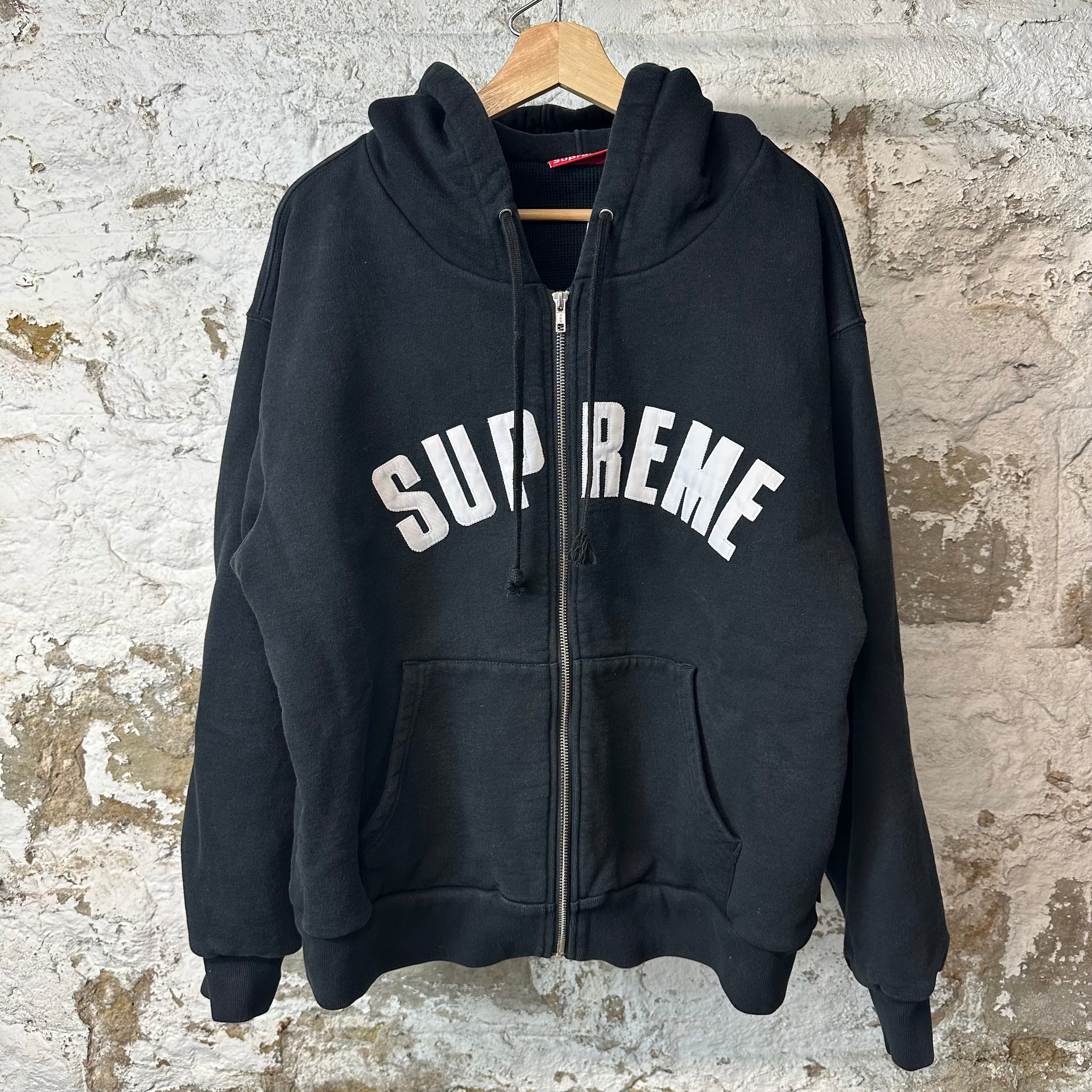 SUPREME – The Gallery Online