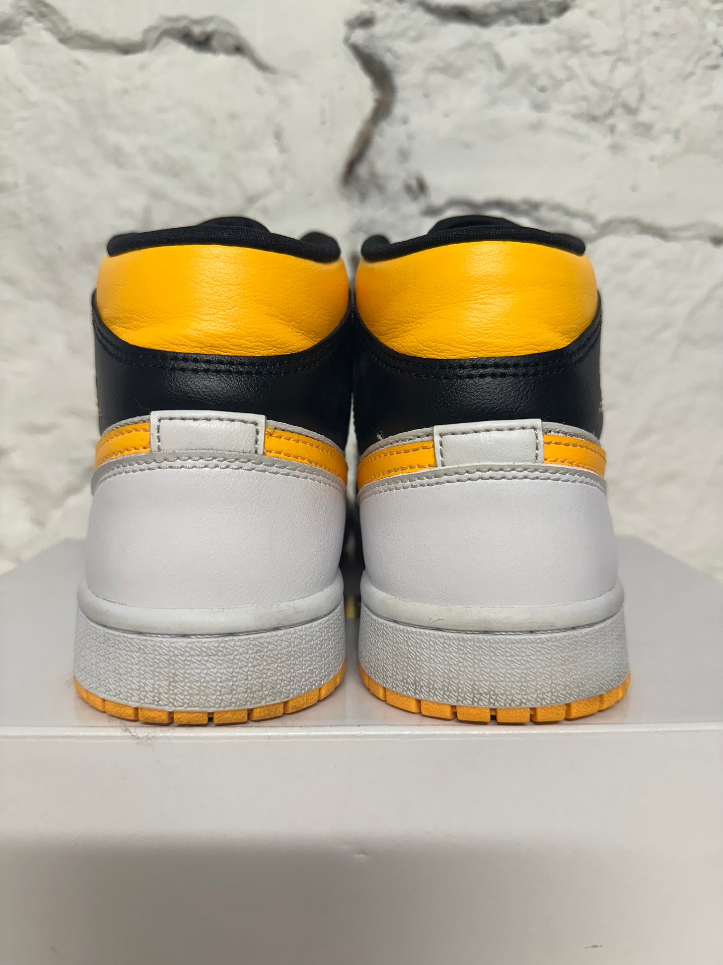 Air Jordan 1 Mid Laser Orange Black Sz 6.5 (8W)