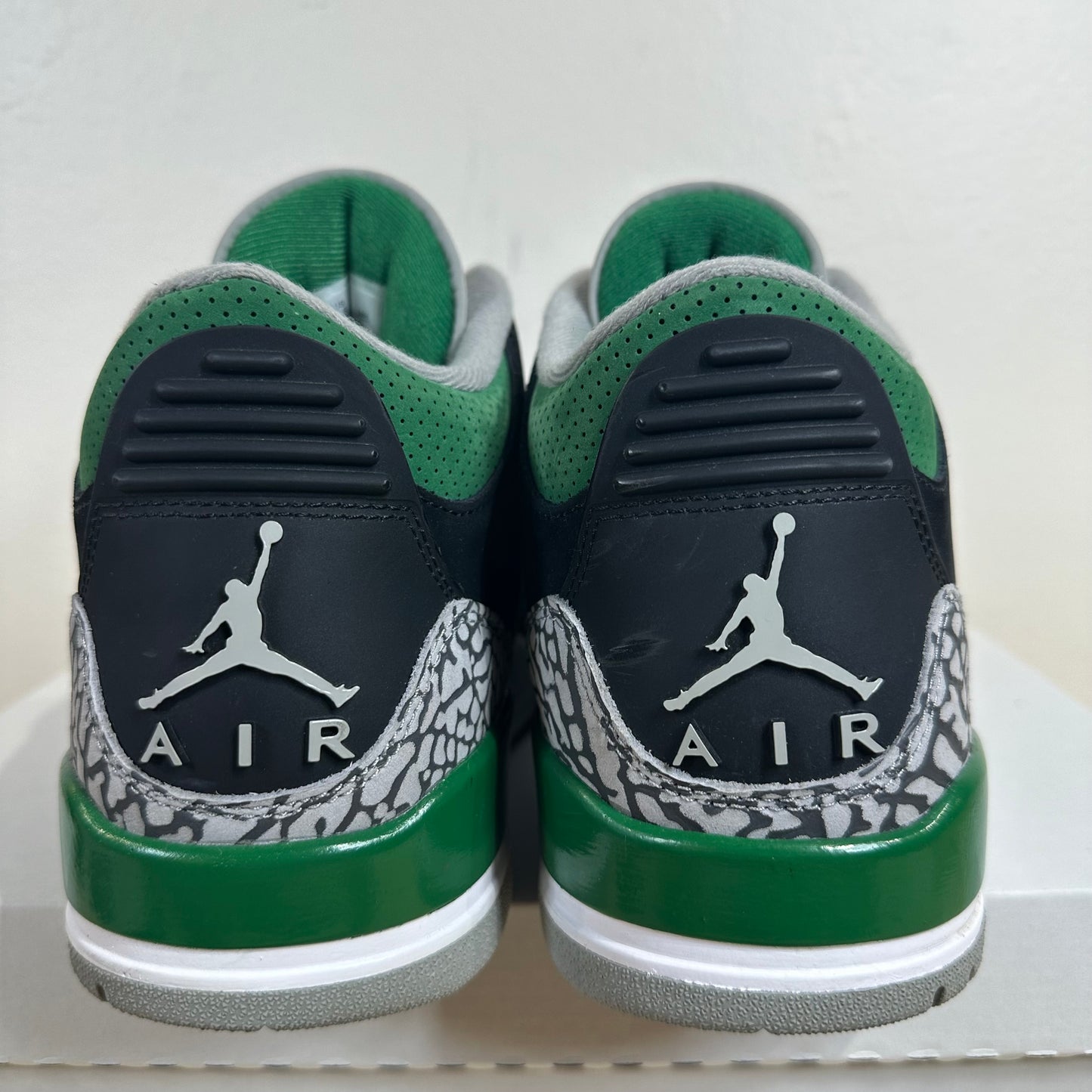 Air Jordan 3 Pine Green Sz 8.5
