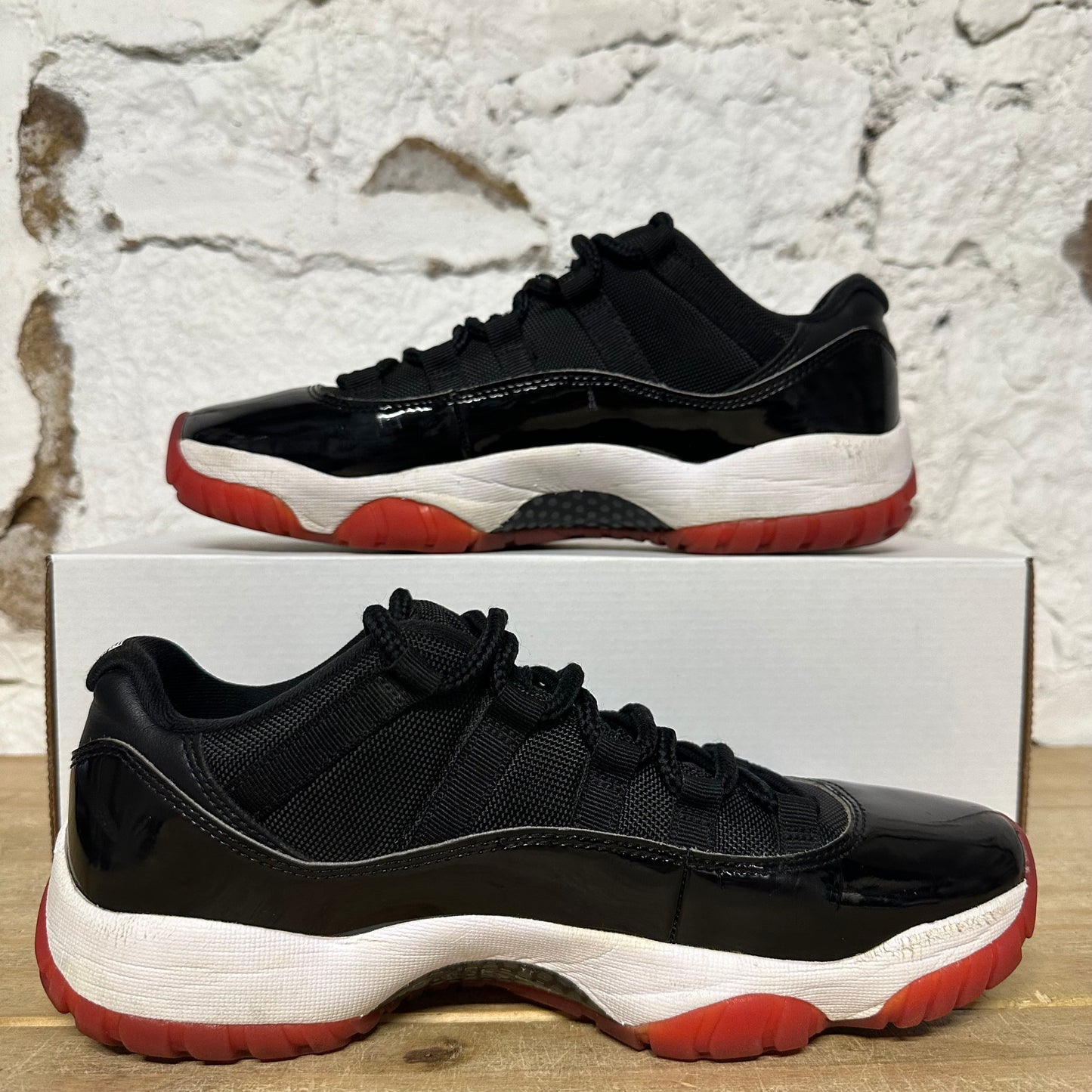 Air Jordan 11 Low Bred Sz 8.5