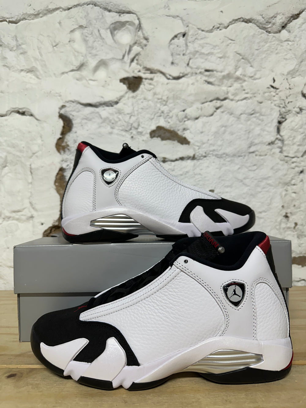 Air Jordan 14 Black Toe Sz 7.5 DS