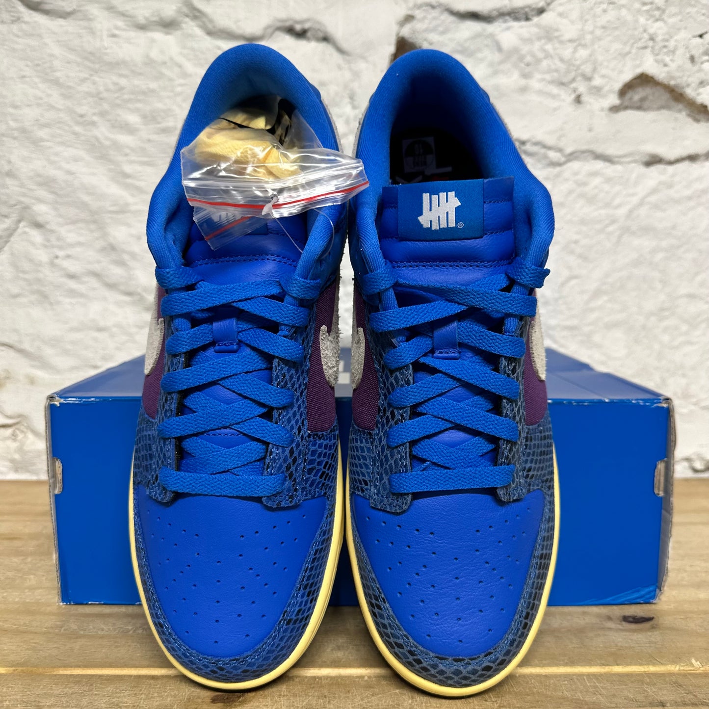 Nike Dunk Low Undefeated 5 On It Sz 10 DS