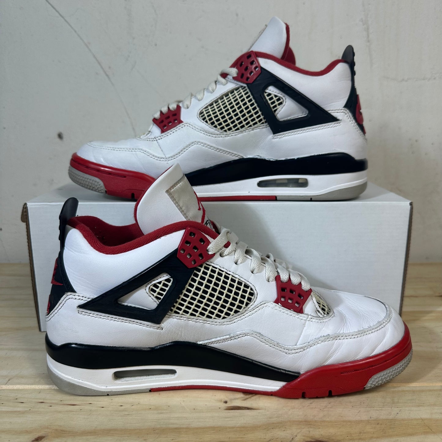 Air Jordan 4 Fire Red Sz 9