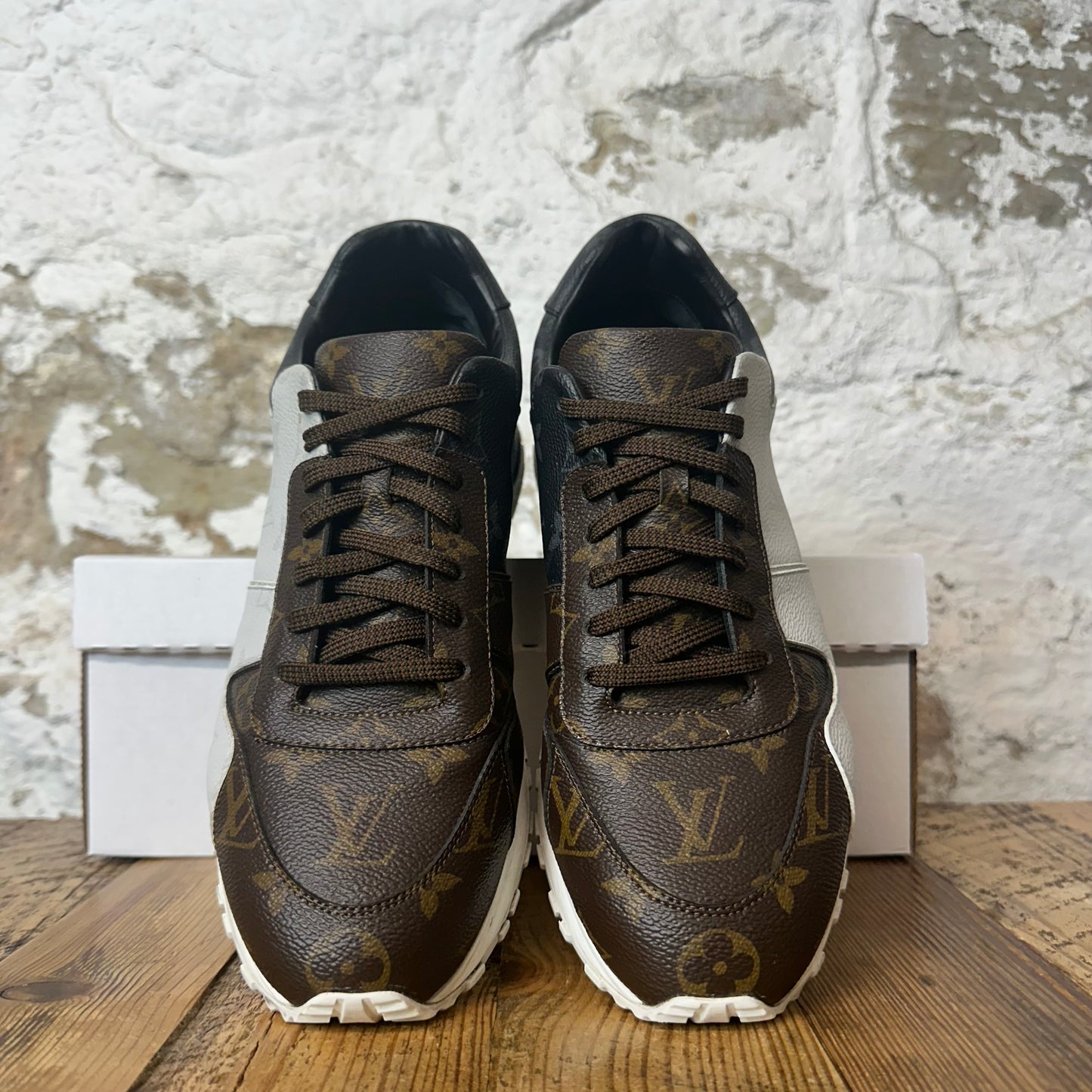 Louis Vuitton Multicolor Monogram Runaway Sneaker Sz 9.5 (8LV)