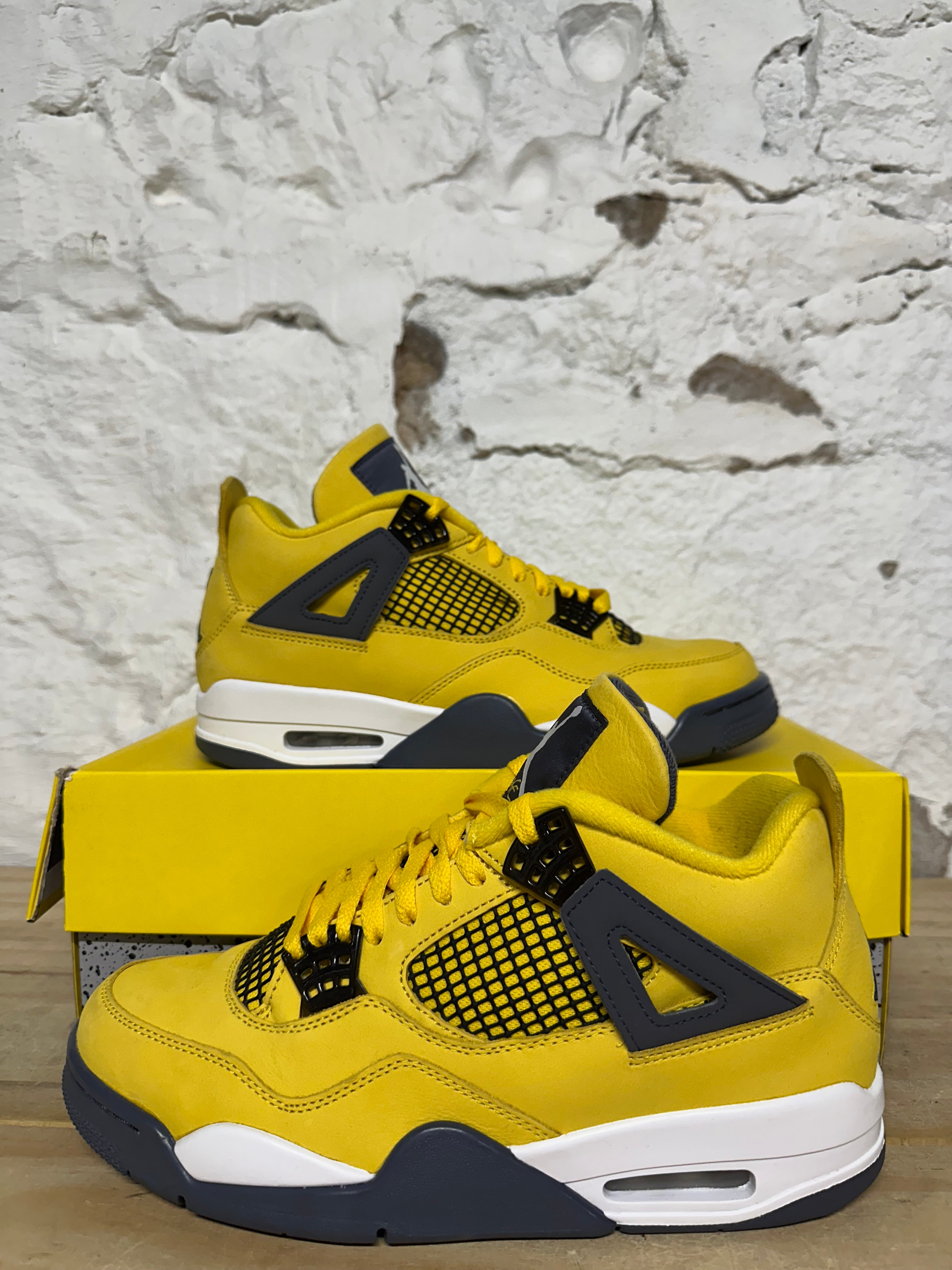 Air Jordan 4 Lightning Sz 9