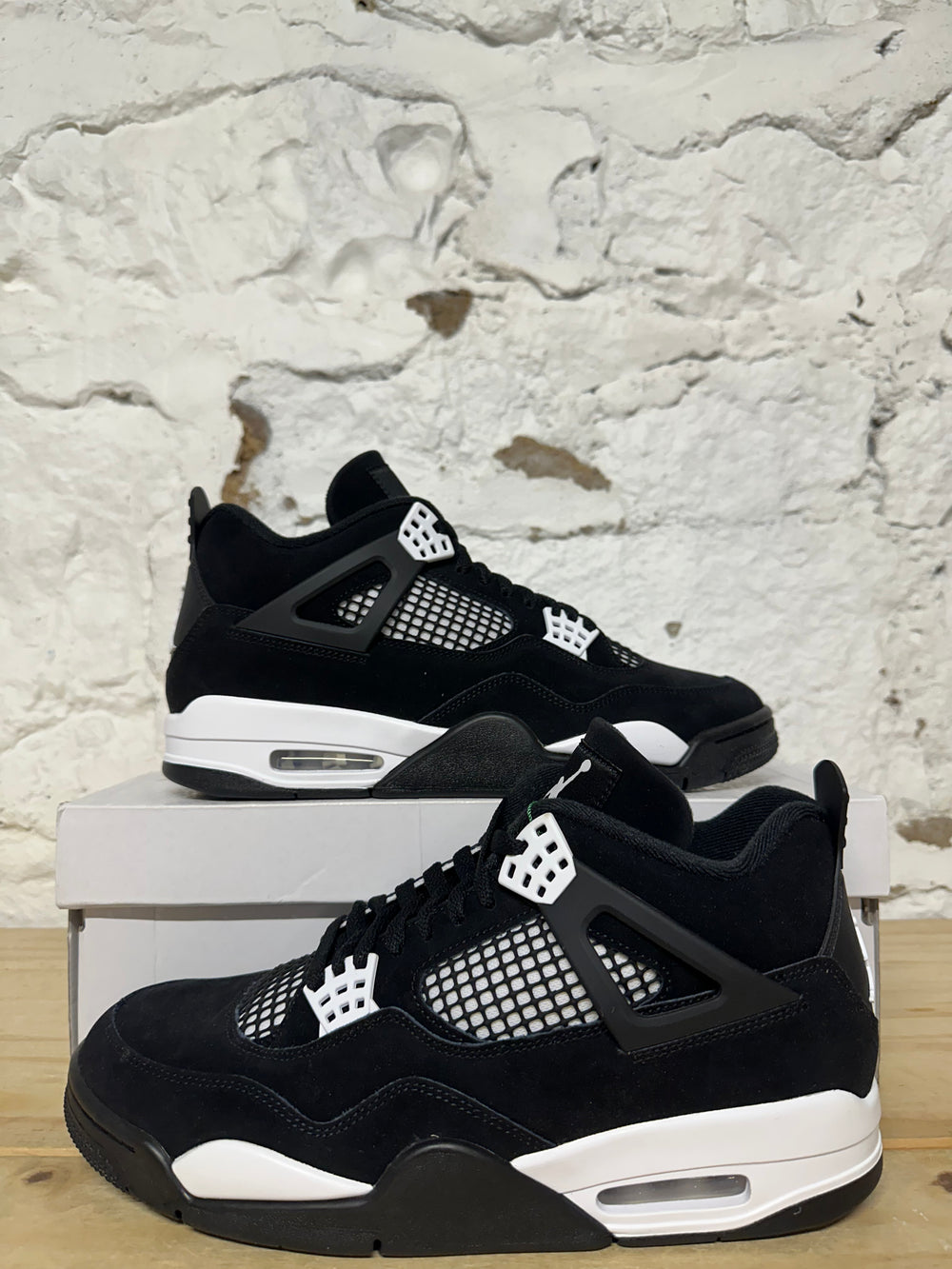 Air Jordan 4 White Thunder Sz 10.5 DS