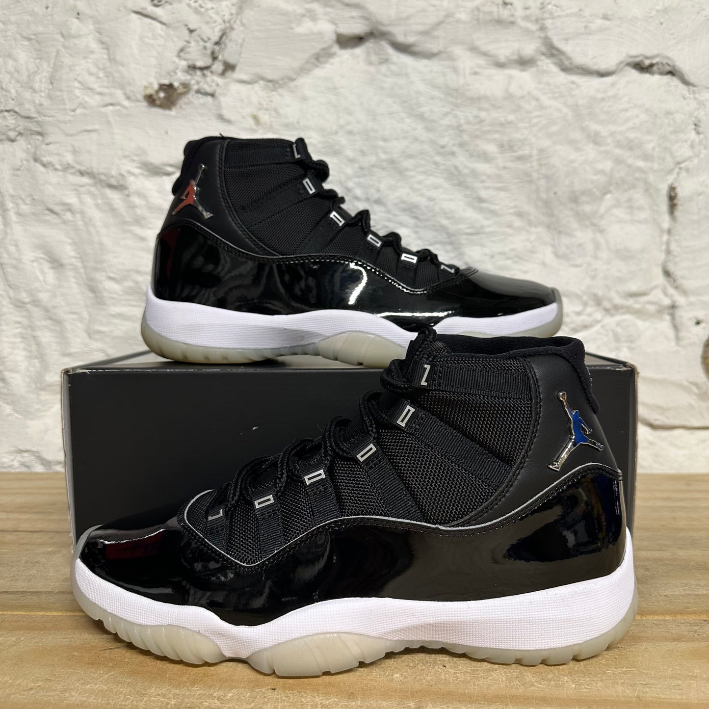 Air Jordan 11 High Jubilee Sz 9