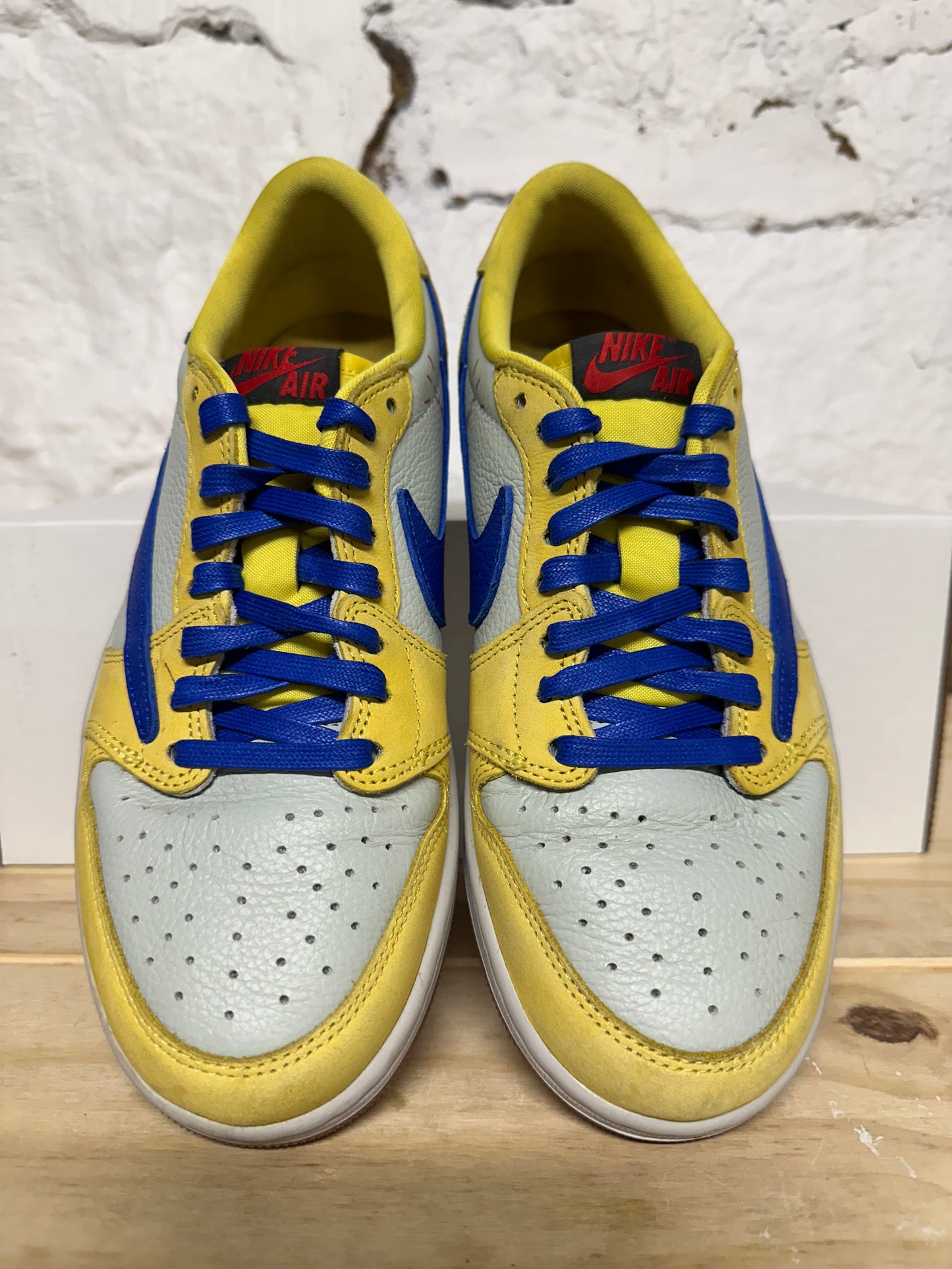 Air Jordan 1 Low Travis Scott Canary Sz 7 (8.5W)