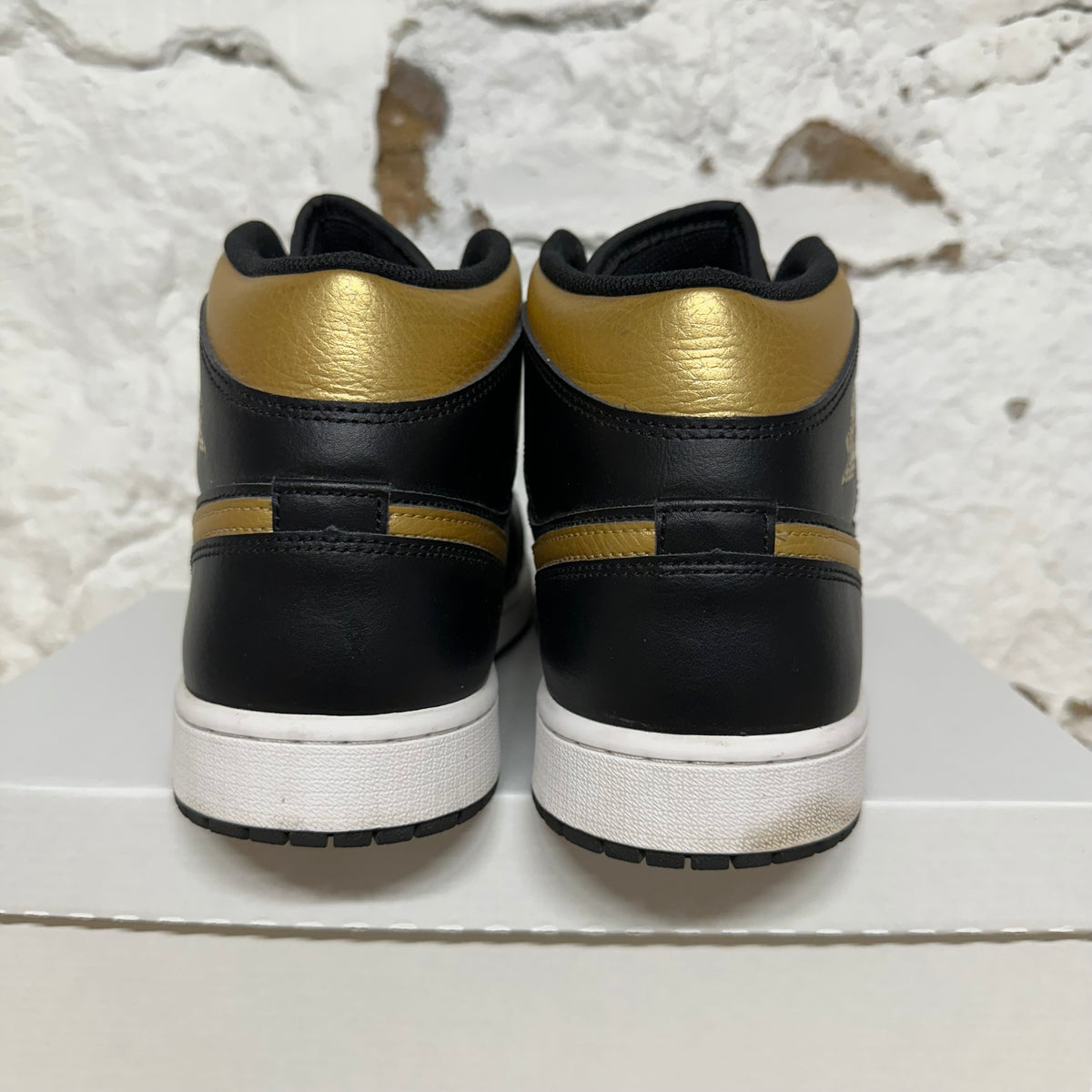 Air Jordan 1 Mid Black Metallic gold Sz 12