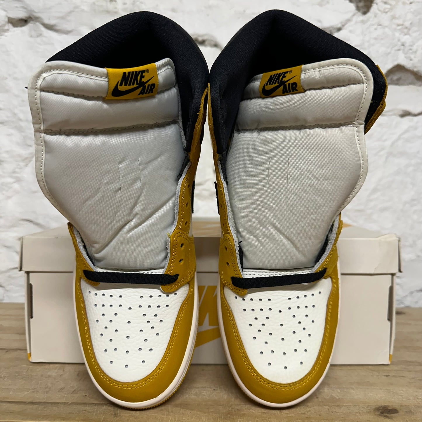 Air Jordan 1 High Yellow Ochre Sz 9