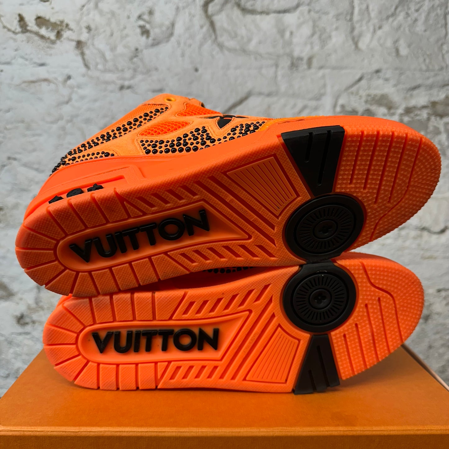 Louis Vuitton Skate Orange Black Sz 10.5 (9LV)