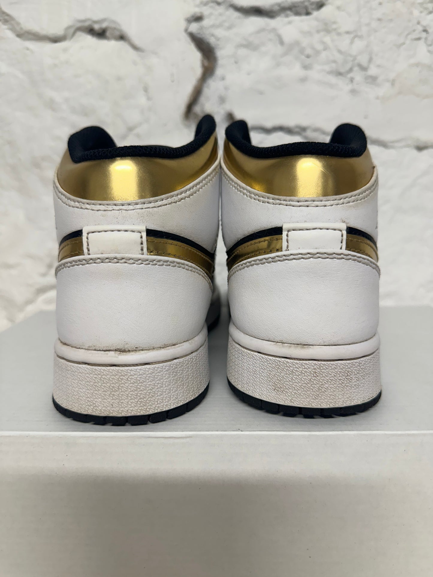 Air Jordan 1 Mid White Black Gold Sz 5.5Y