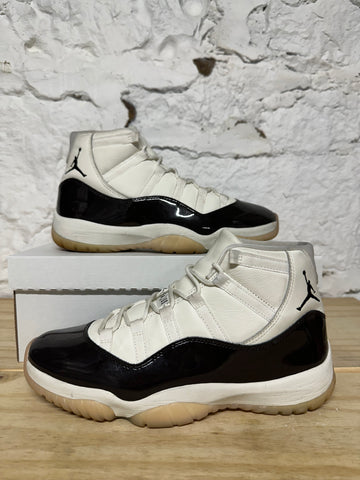 Air Jordan 11 Neapolitan Sz 10 (11.5W)