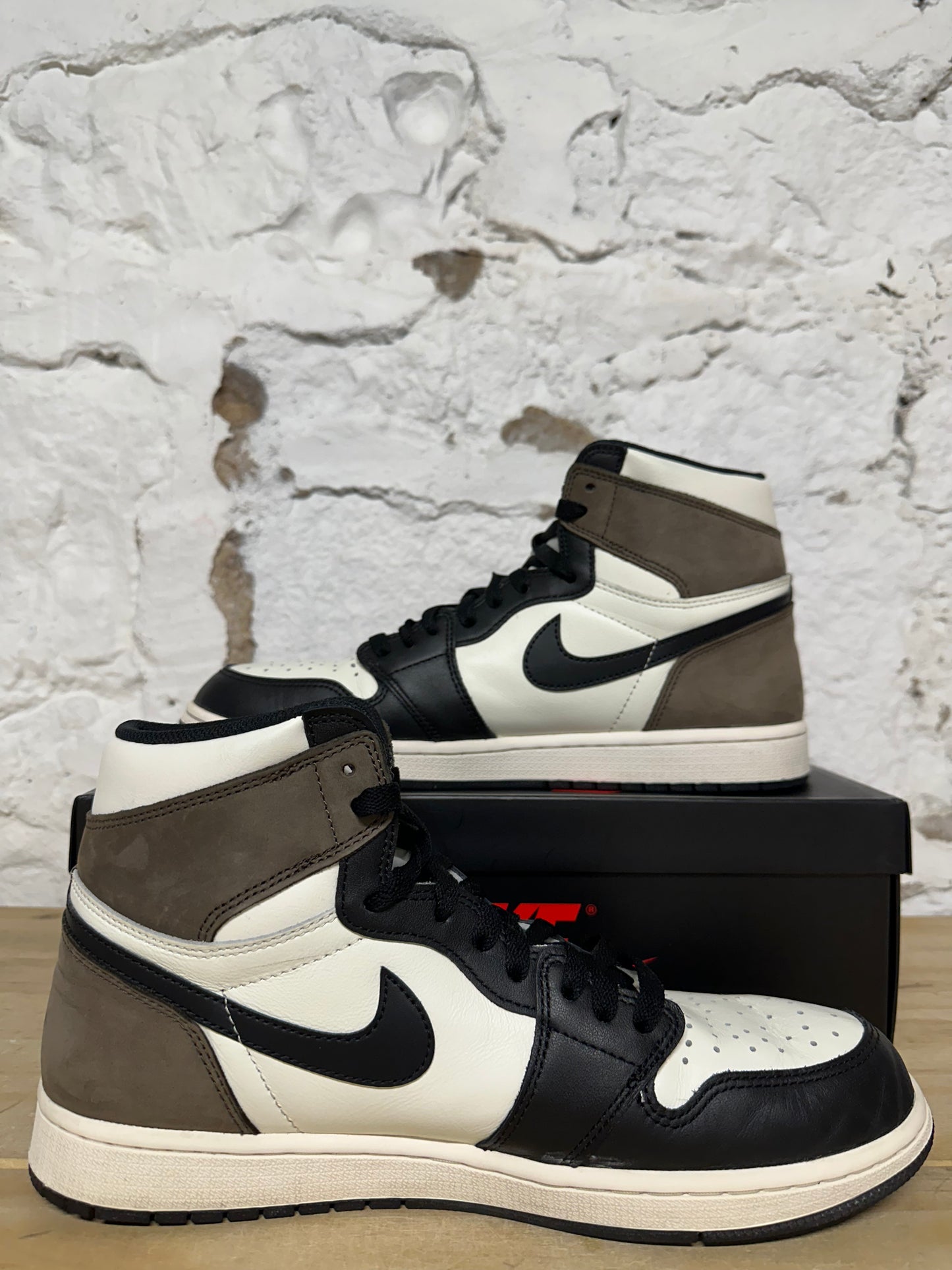 Air Jordan 1 High Mocha Sz 11.5